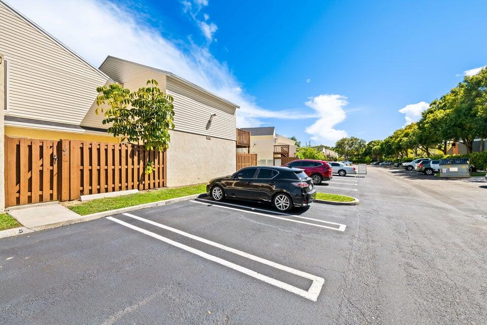 643 Executive Center Drive Q-102 — photo