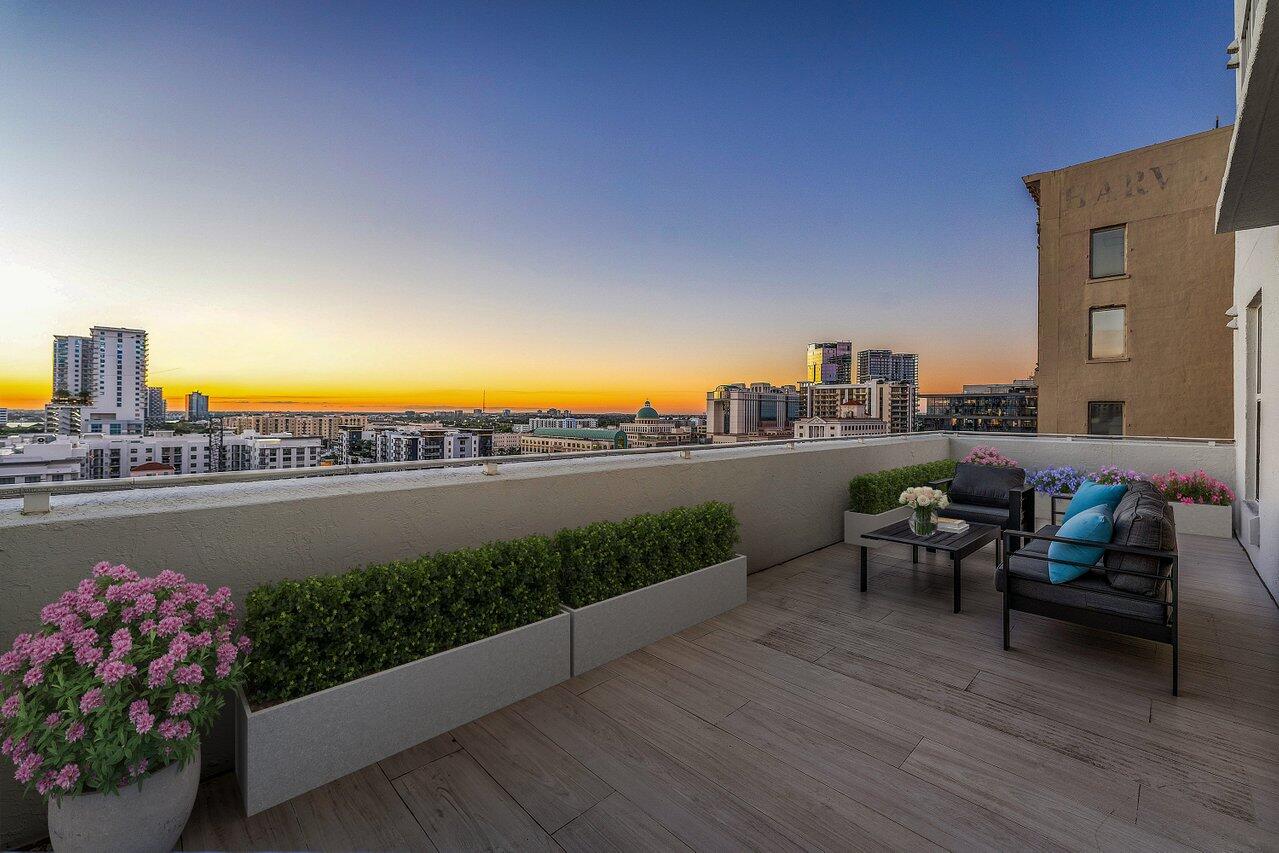 255 Evernia Street 1115 — photo