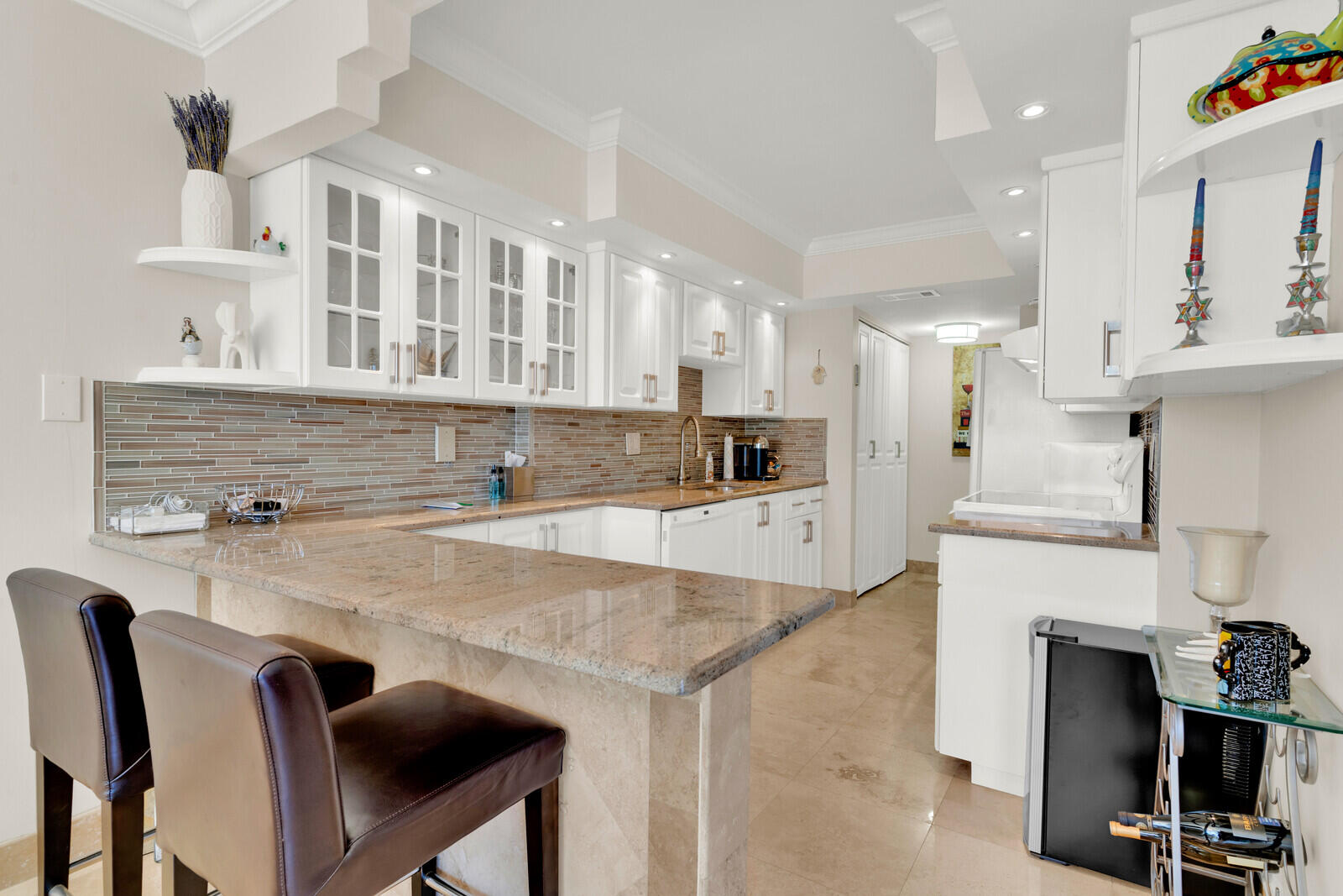 799 Jeffery Street 4070 — photo