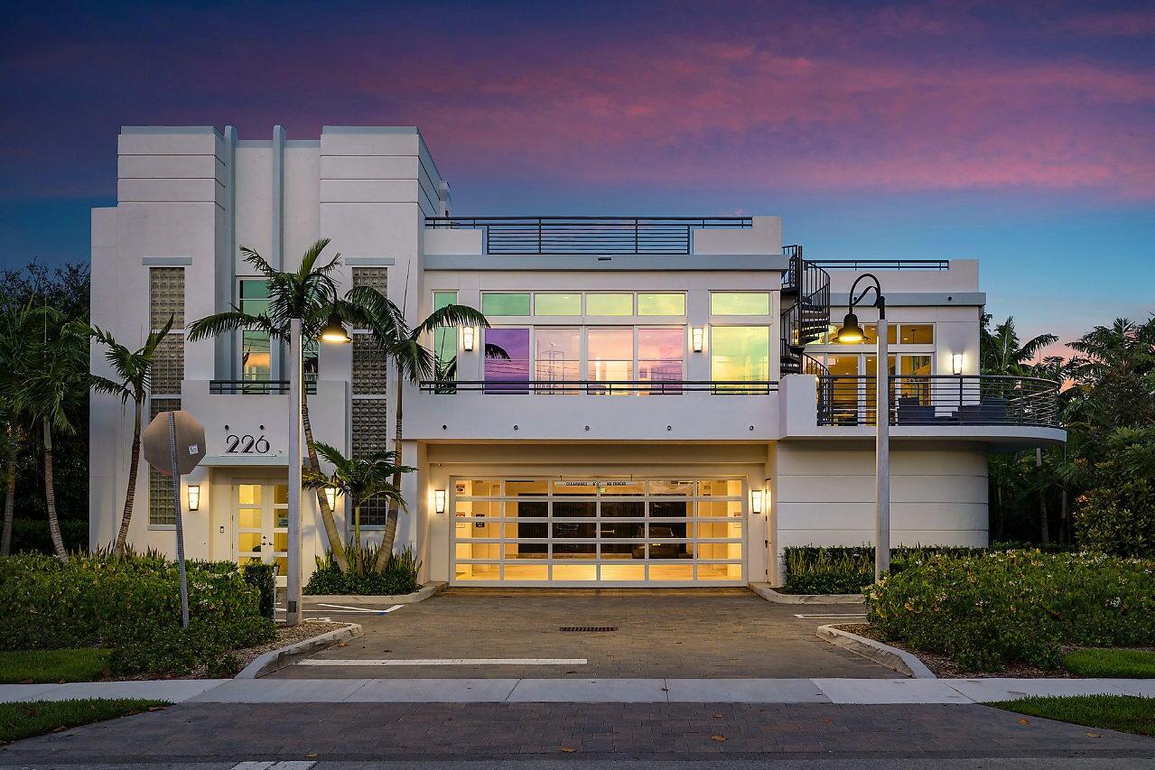 226 Palm Court — photo