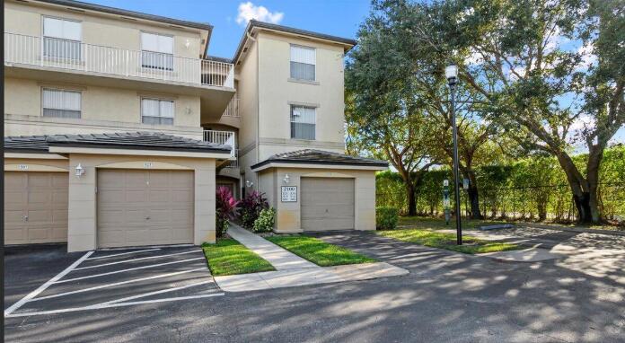 2100 Greenview Shores Boulevard 508 — photo