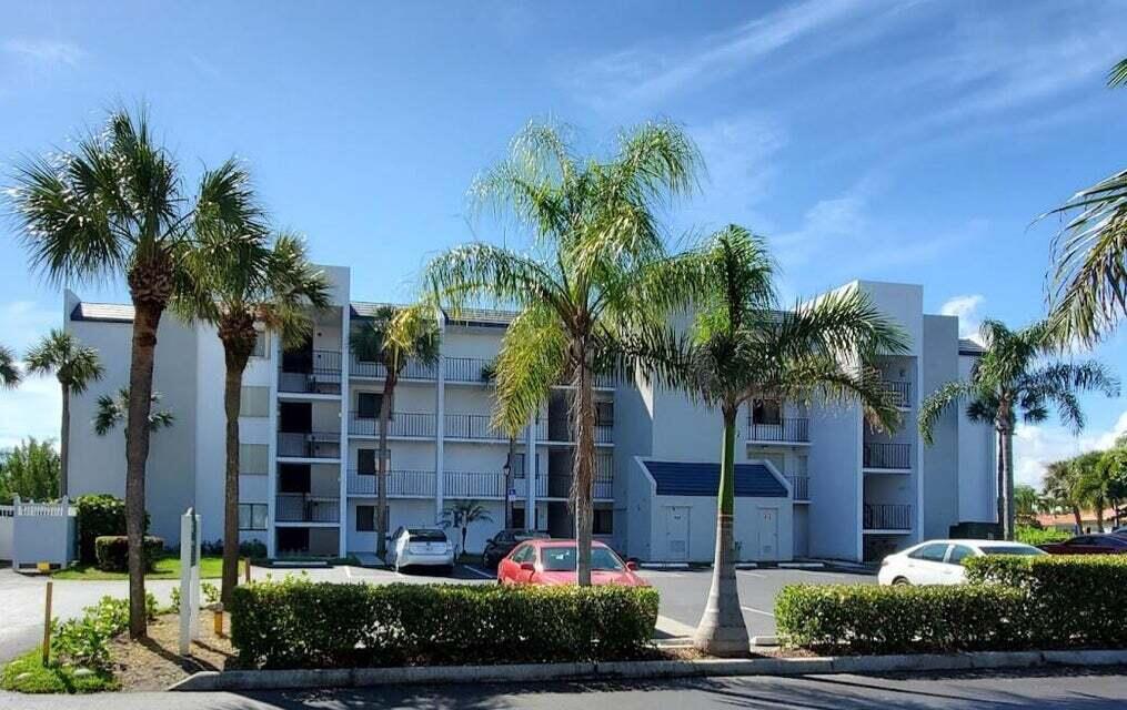 1605 S US Highway 1 F203 — photo