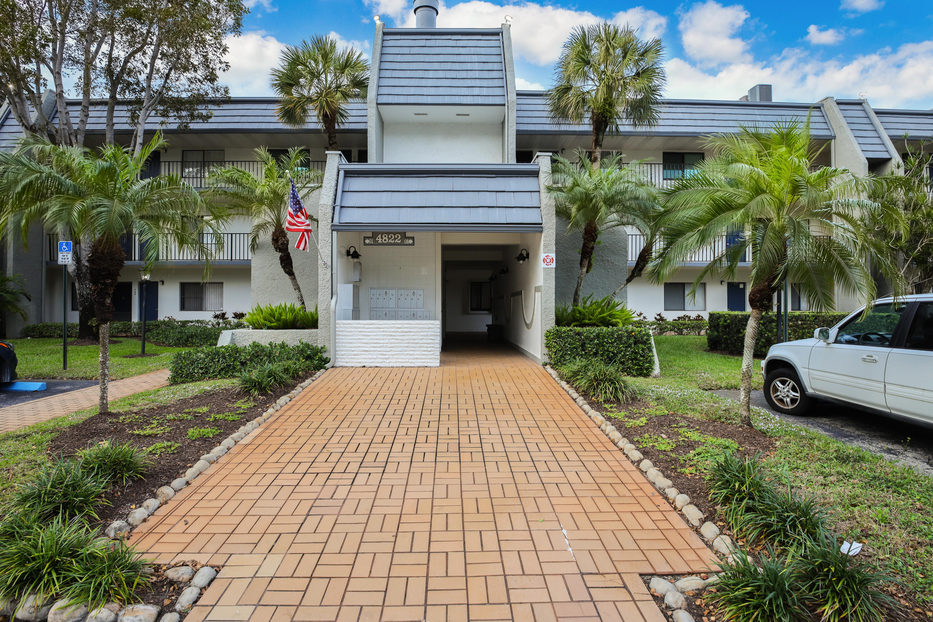 4822 Esedra Court 303 — photo
