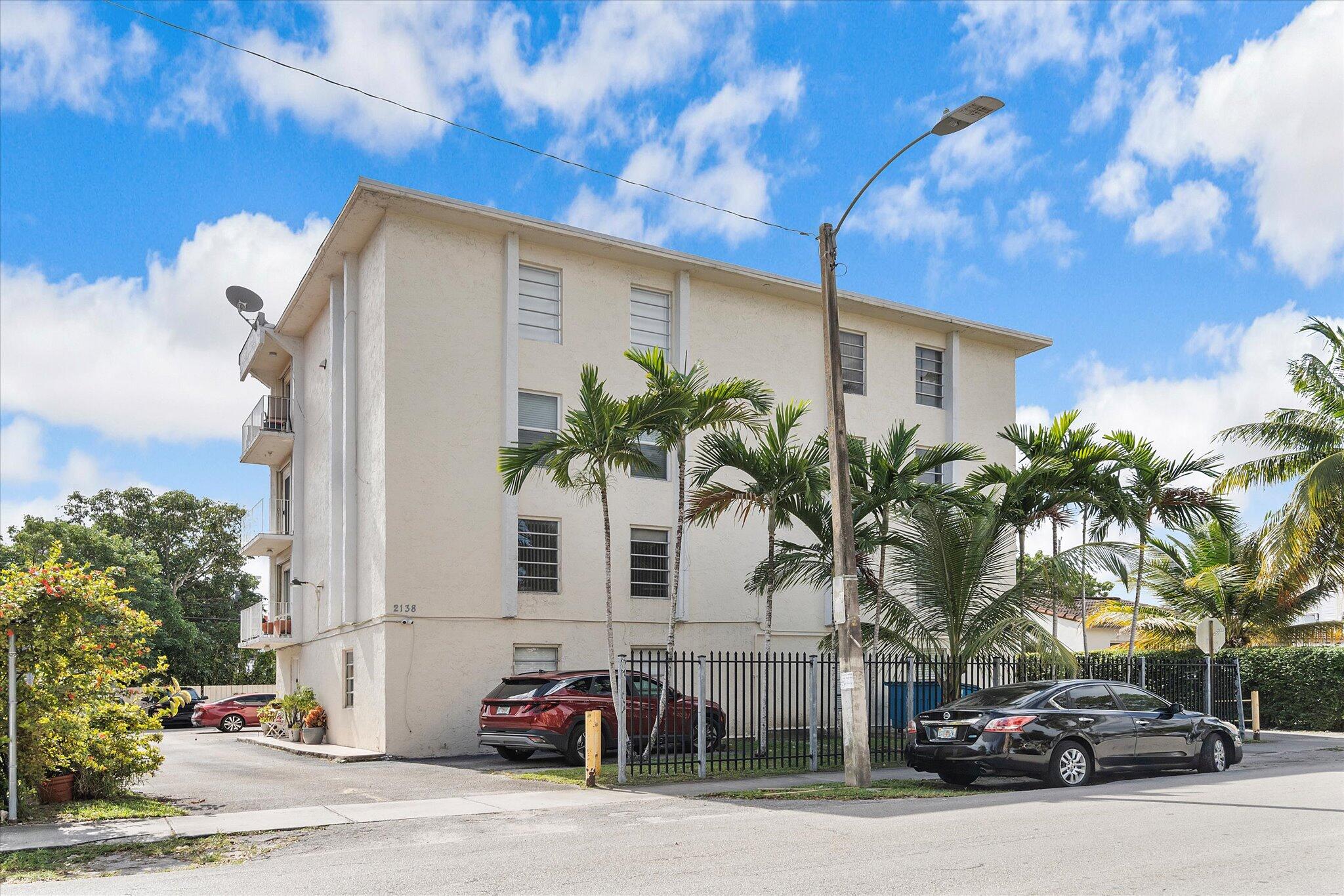 2138 SW 6th Street 301 — photo