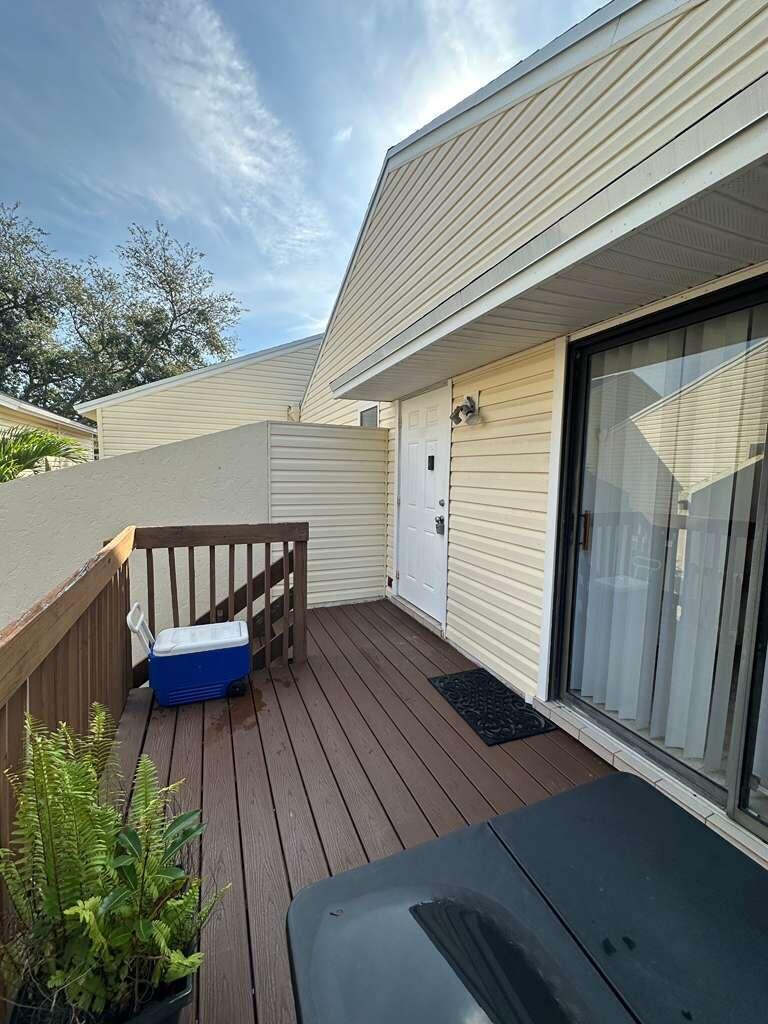 637 Executive Center Drive N 203 — photo