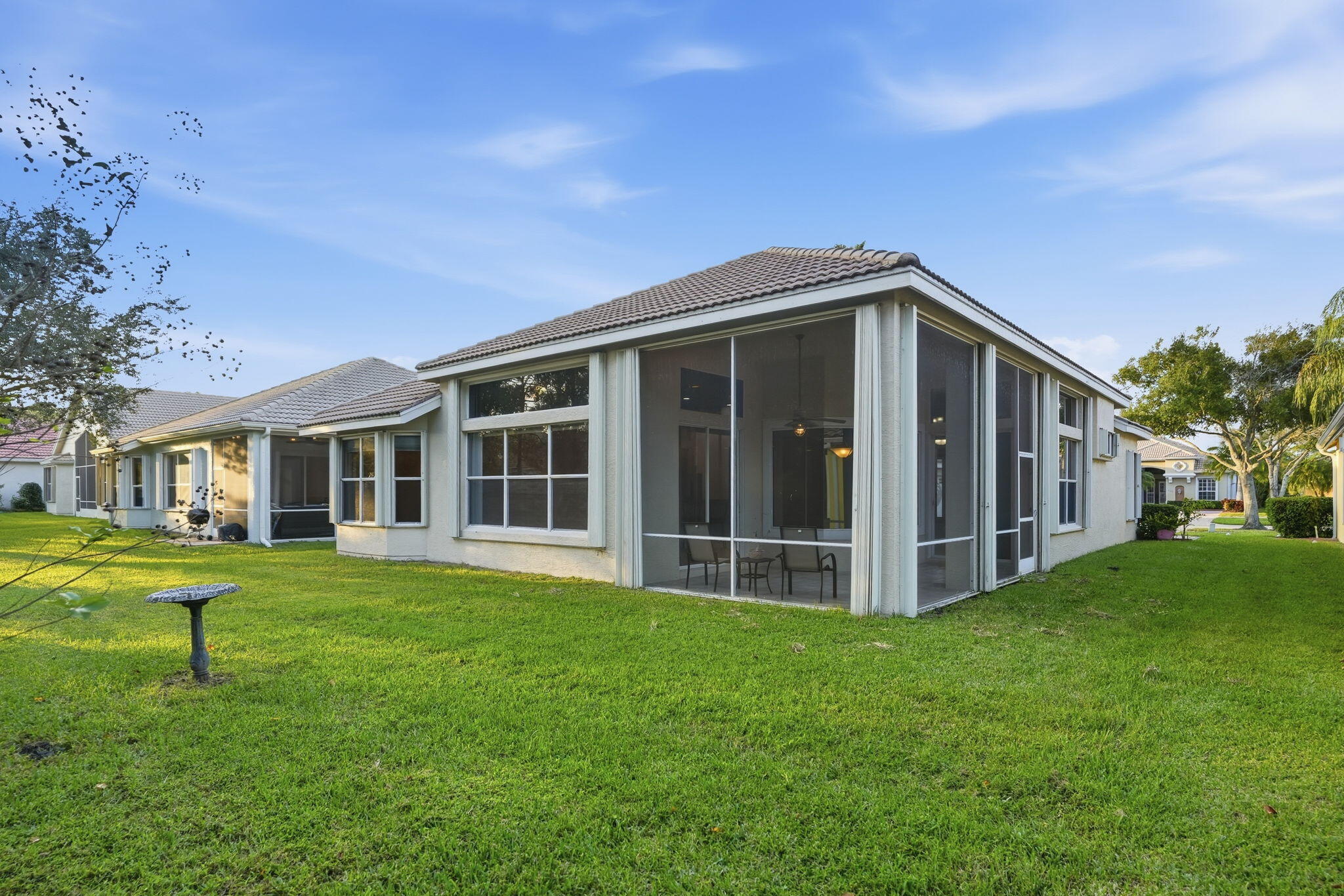 665 SW Lake Charles Circle — photo