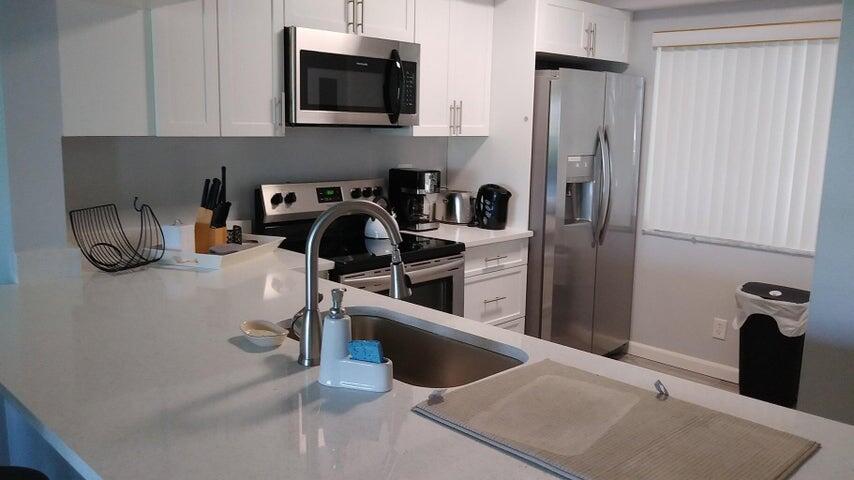 3050 Presidential Way 206 — photo