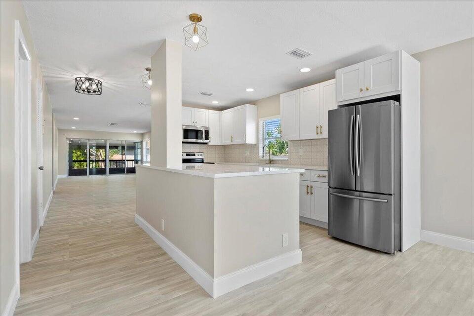 13921 Royal Palm Court D — photo
