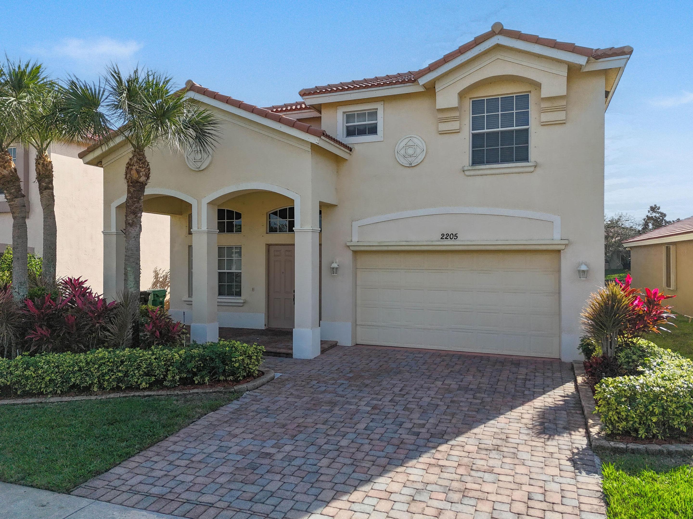 2205 SW Newport Isles Boulevard — photo