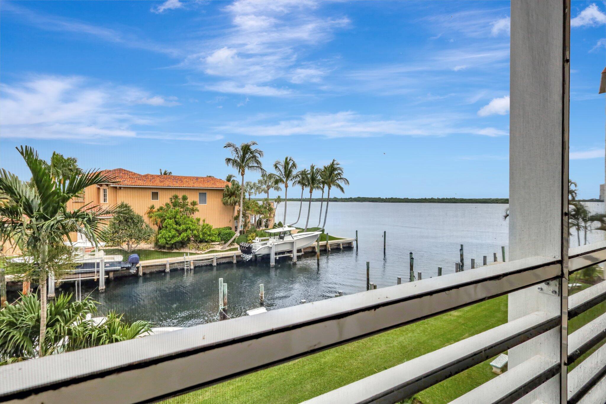 105 Paradise Harbour Boulevard 307 — photo