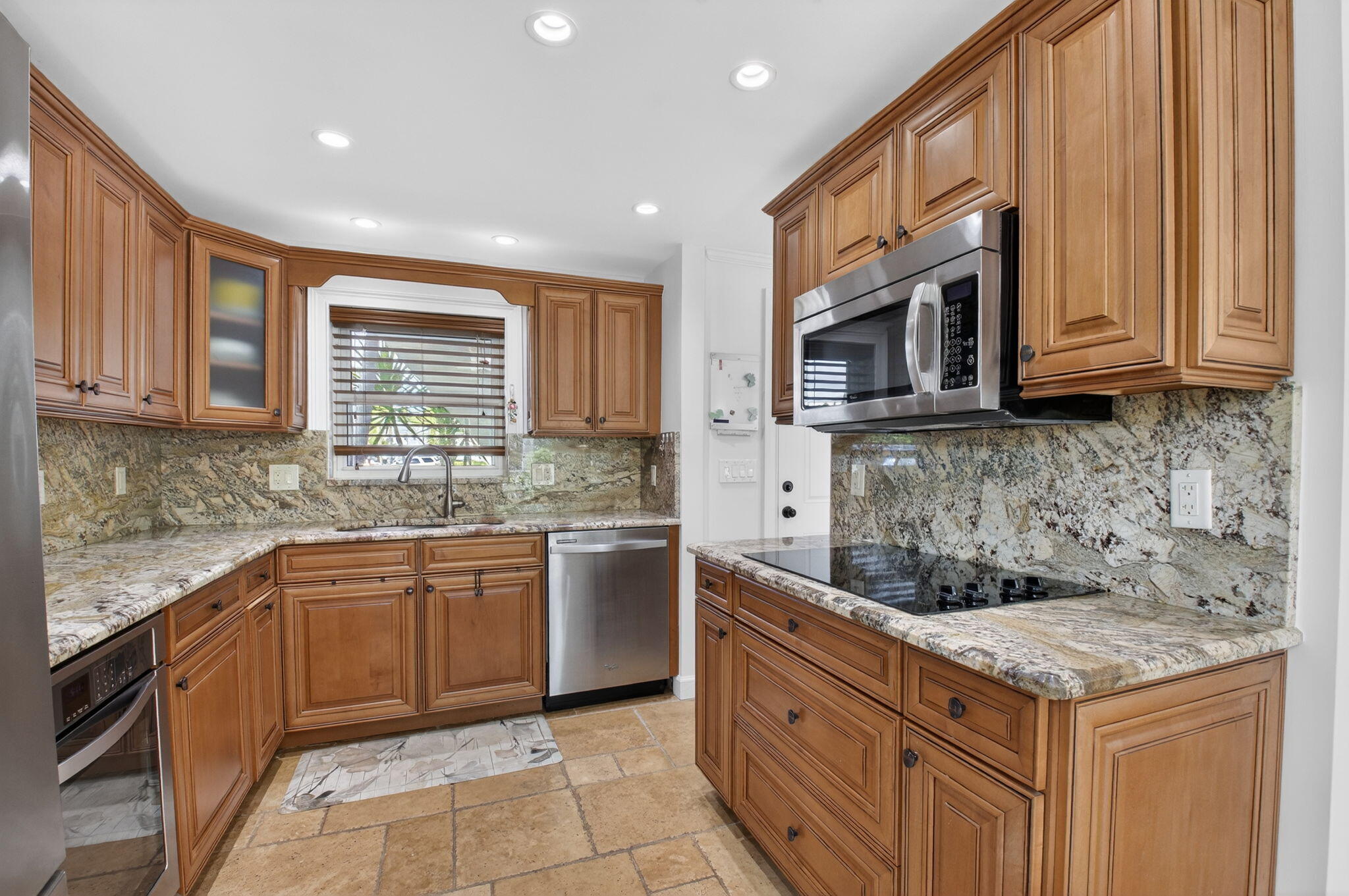 711 NE Harbour Terrace 3120 — photo