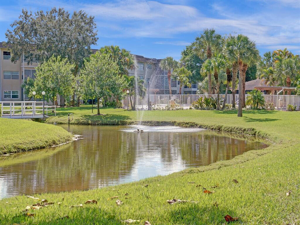 5041 W Oakland Park Boulevard 111 — photo