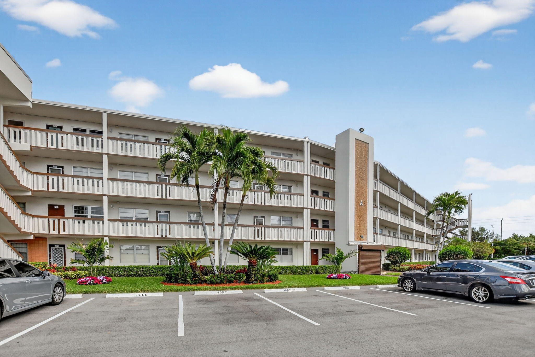 4008 Hythe a — photo