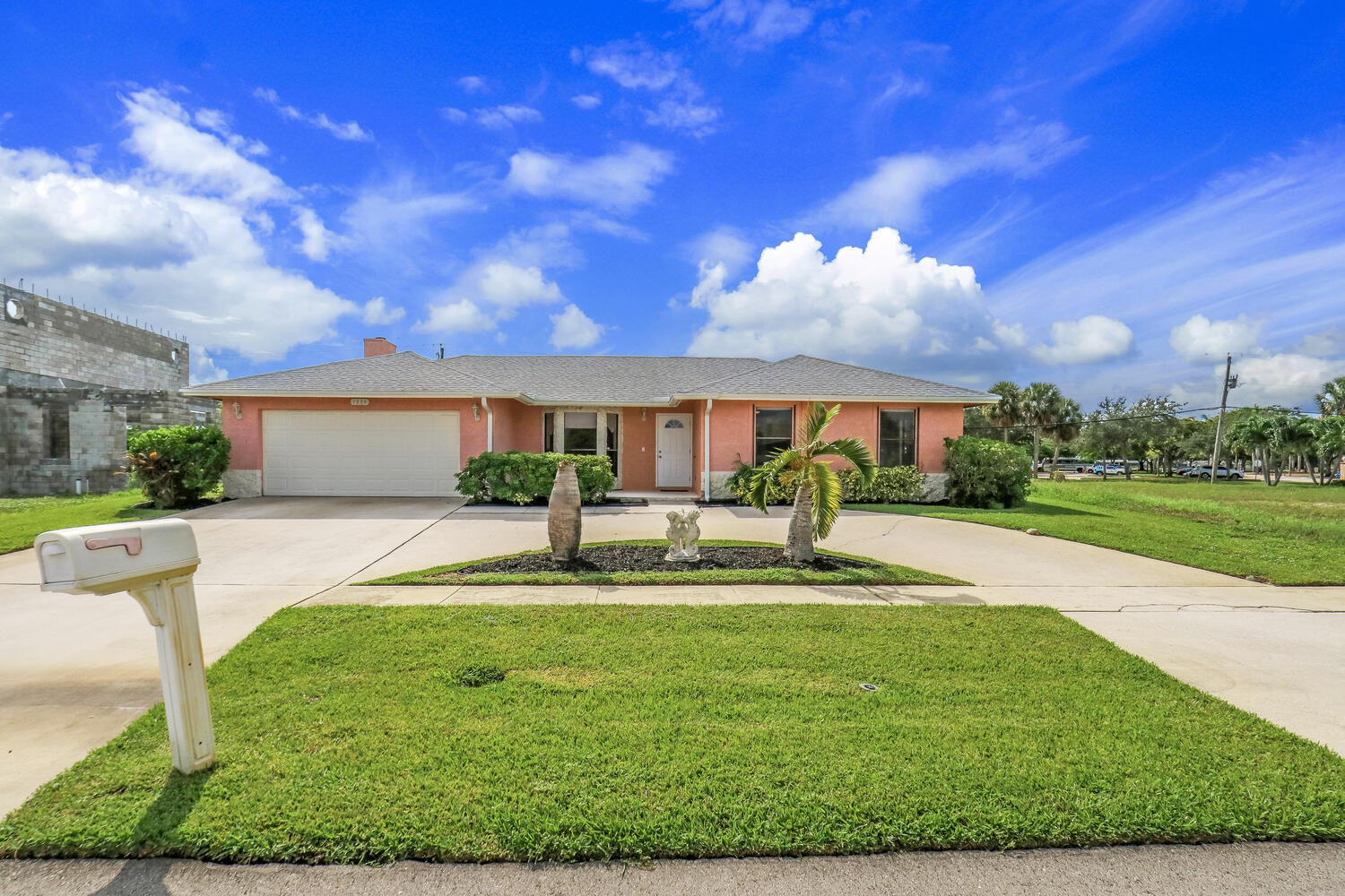 1334 N Mangonia Drive — photo
