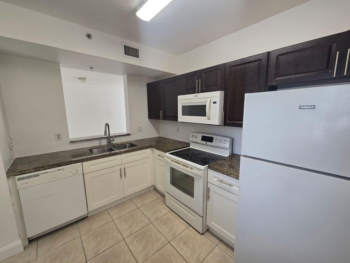 1161 Golden Lakes Boulevard 1315 — photo