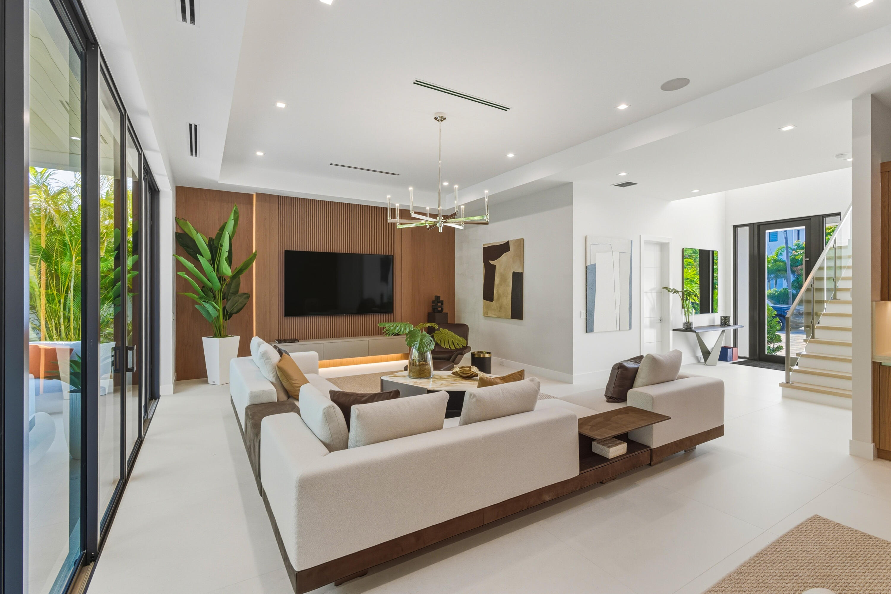 450 NE Spanish Court — photo