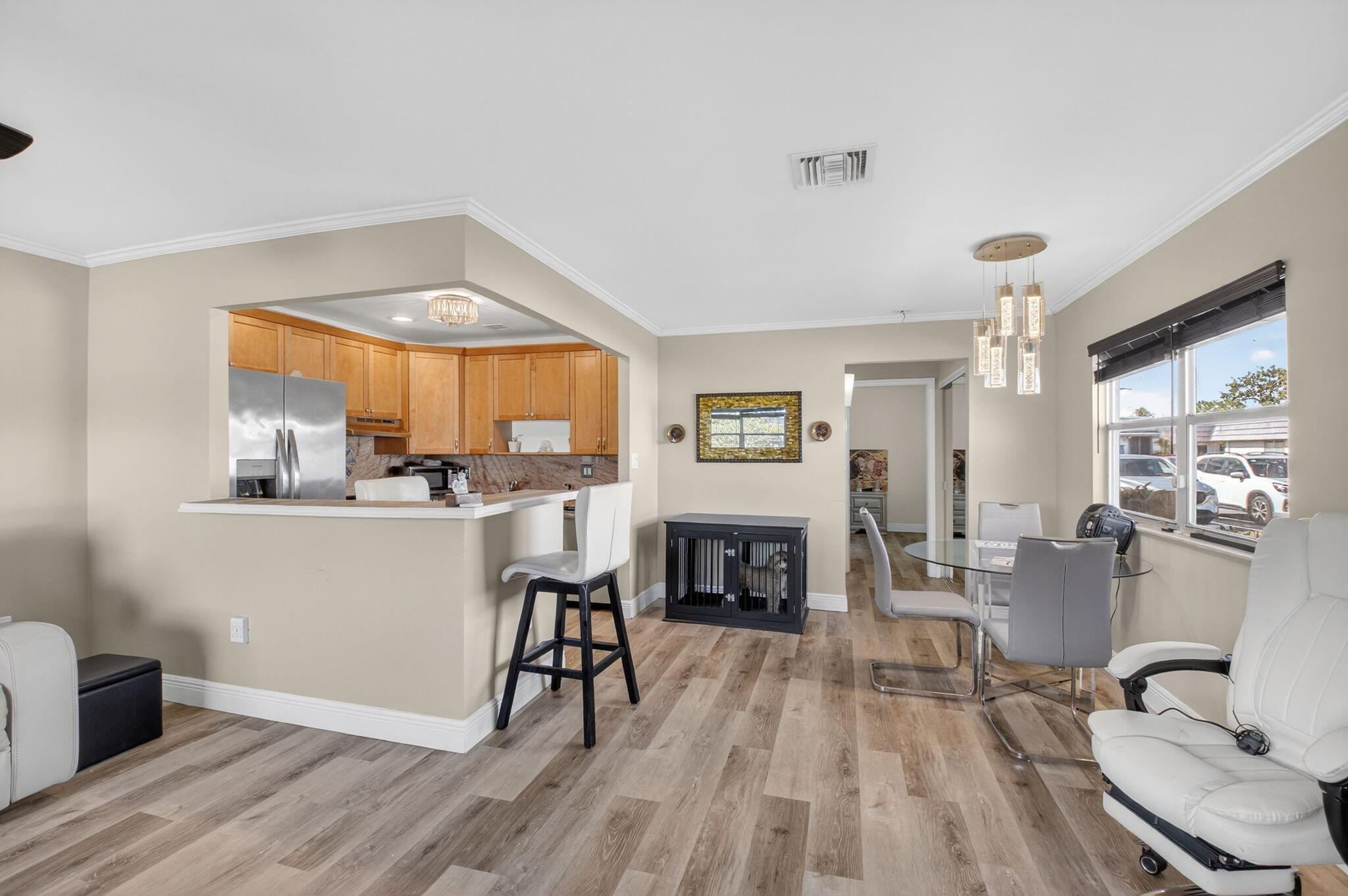 170 Valencia H — photo