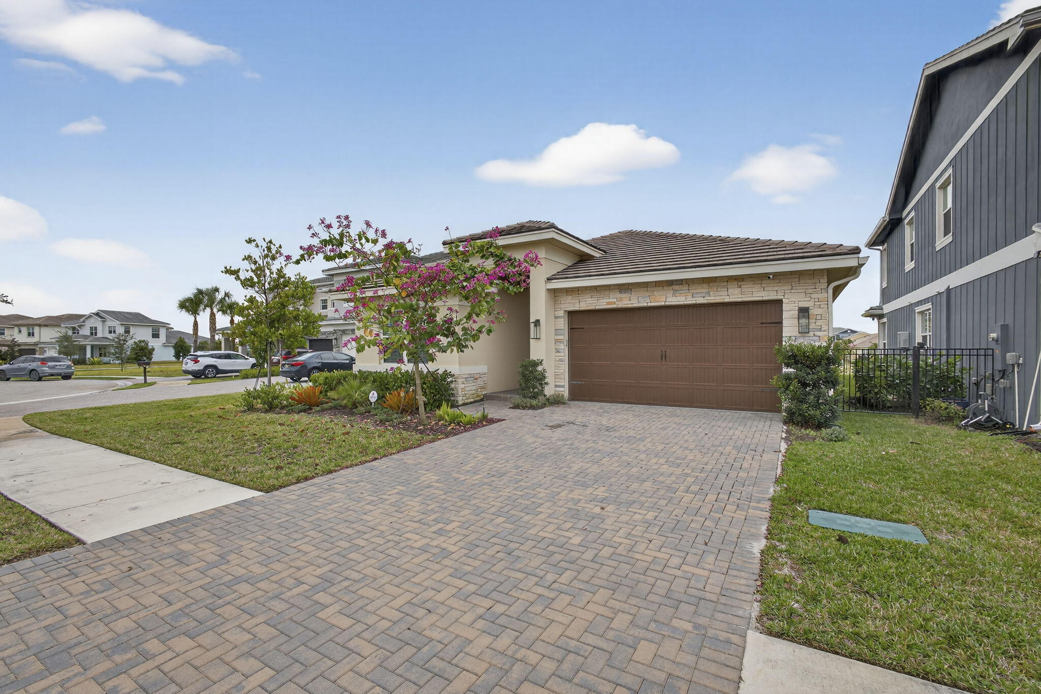 1411 Thistle Place — photo