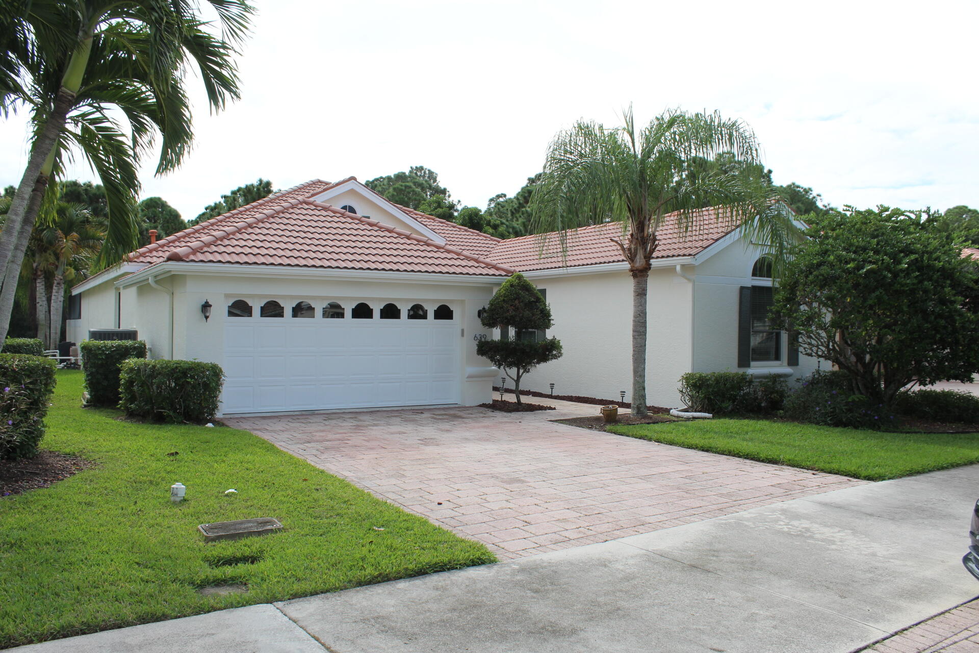 639 SW Lake Charles Circle — photo