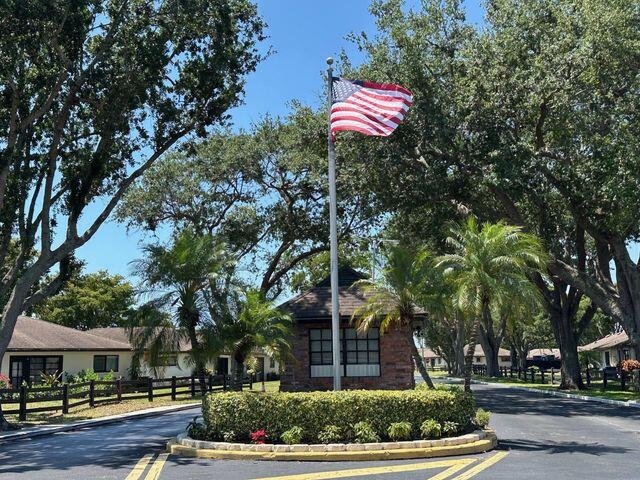 4948 Equestrian Circle B — photo