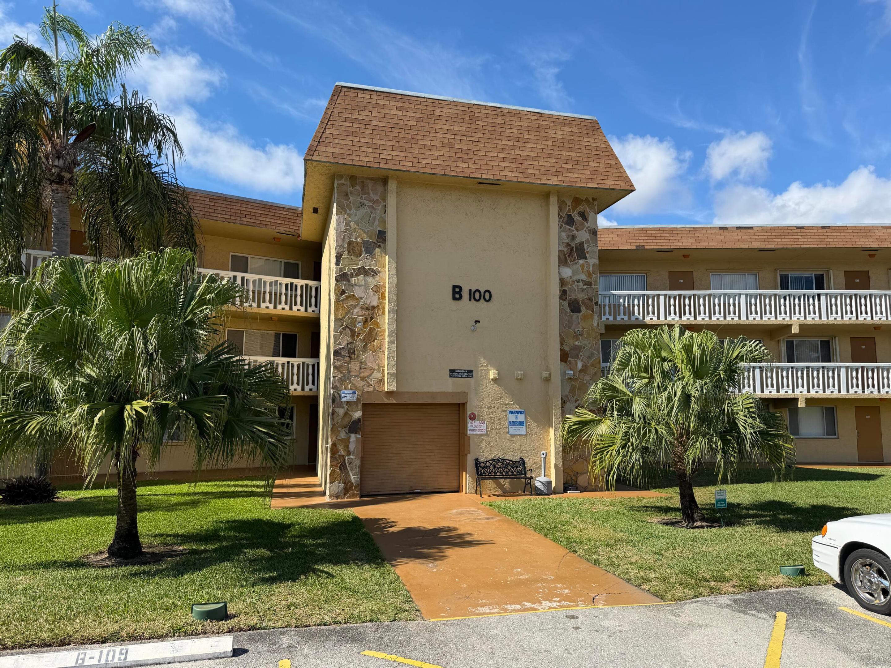 100 Village Green Circle E 312 — photo