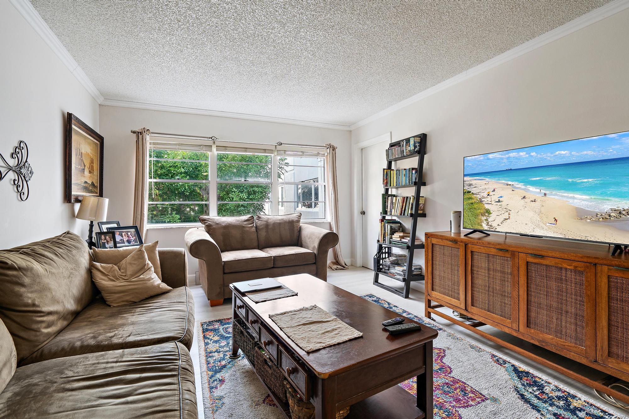 1516 S Lakeside Drive 207 — photo