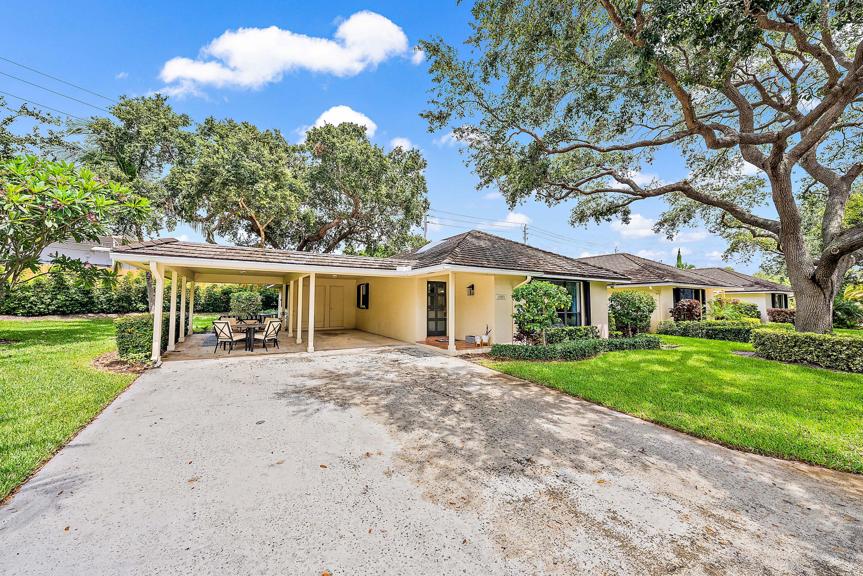 11325 Twelve Oaks Way — photo