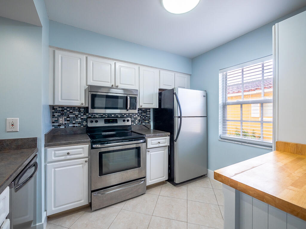 1020 Lake Shore Drive 202 — photo