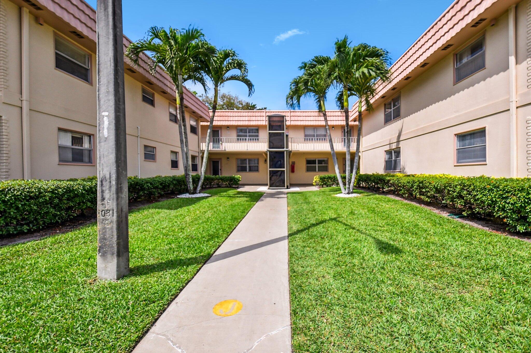 447 Saxony J Way 447-J — photo