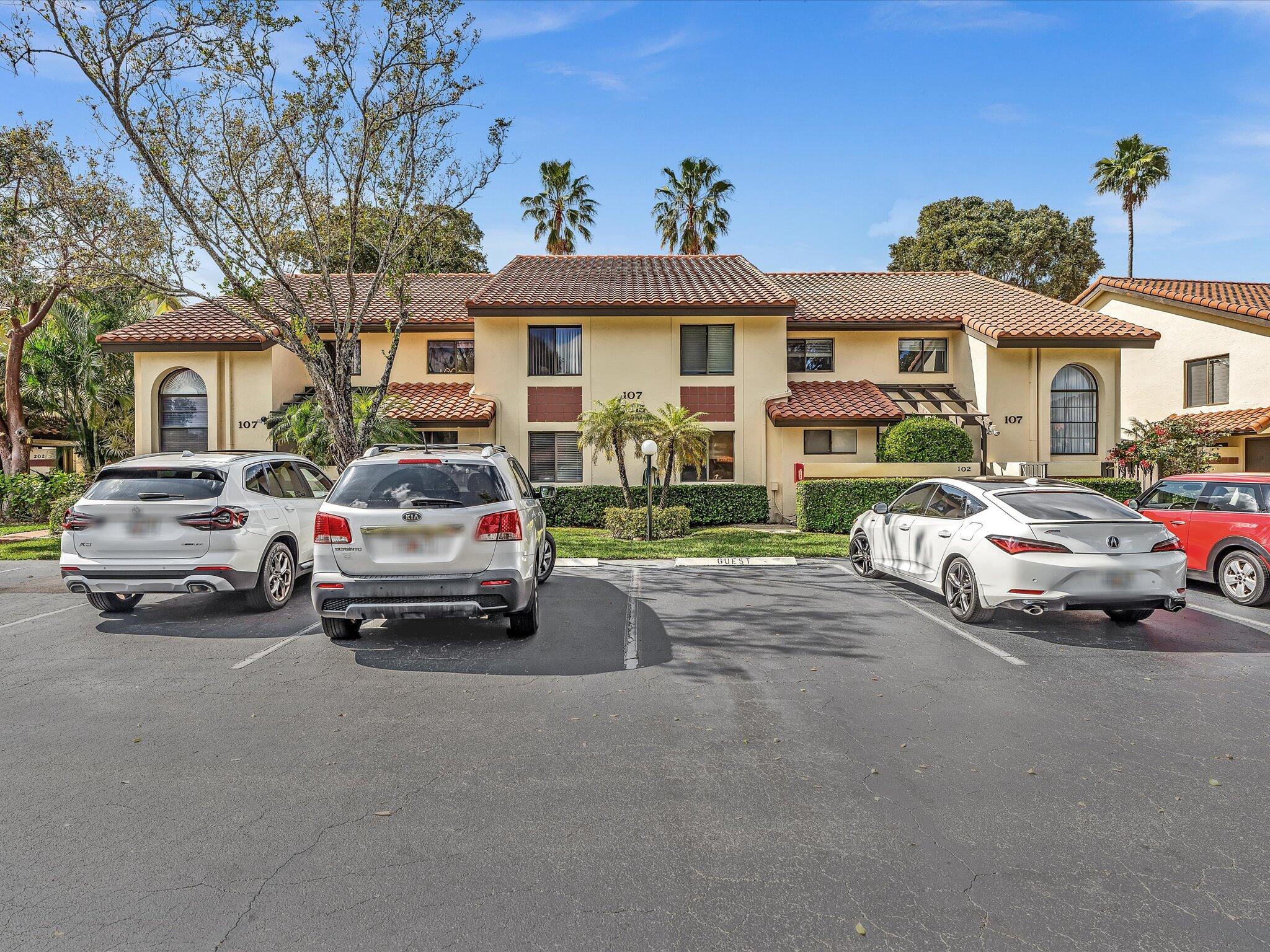 10215 N Circle Lake Drive 201 — photo