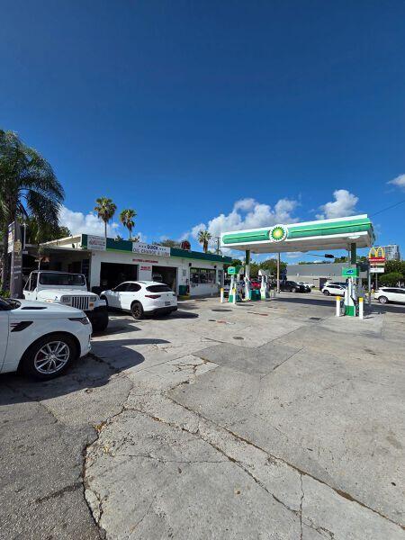 3198 S Dixie Highway — photo