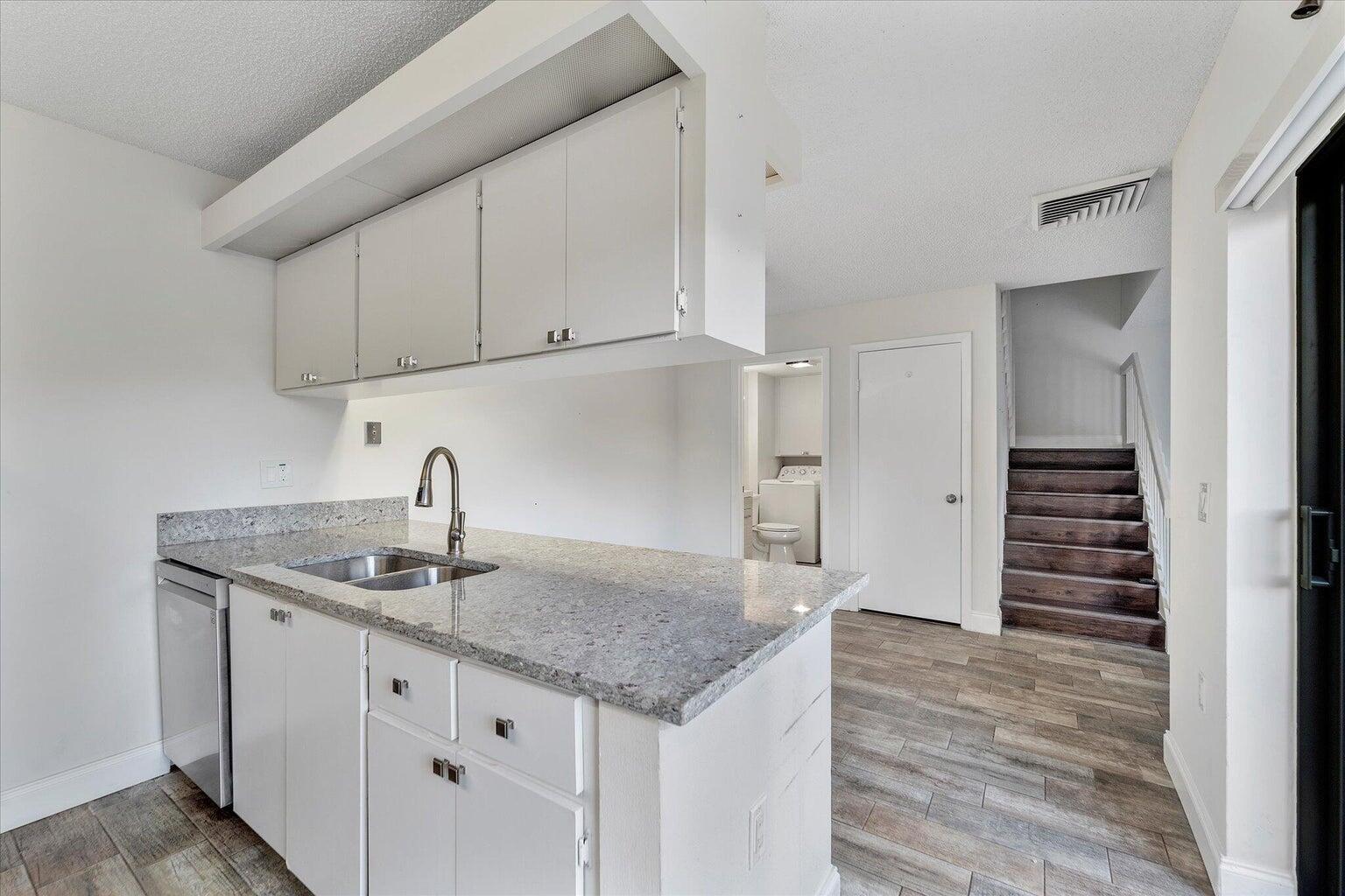 557 Green Springs Place — photo