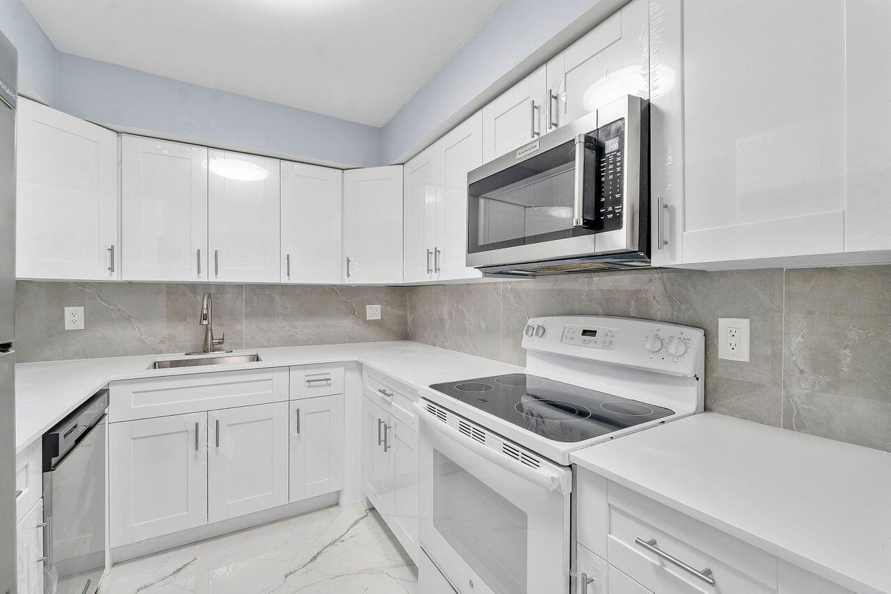 9960 Pineapple Tree Drive 107 — photo