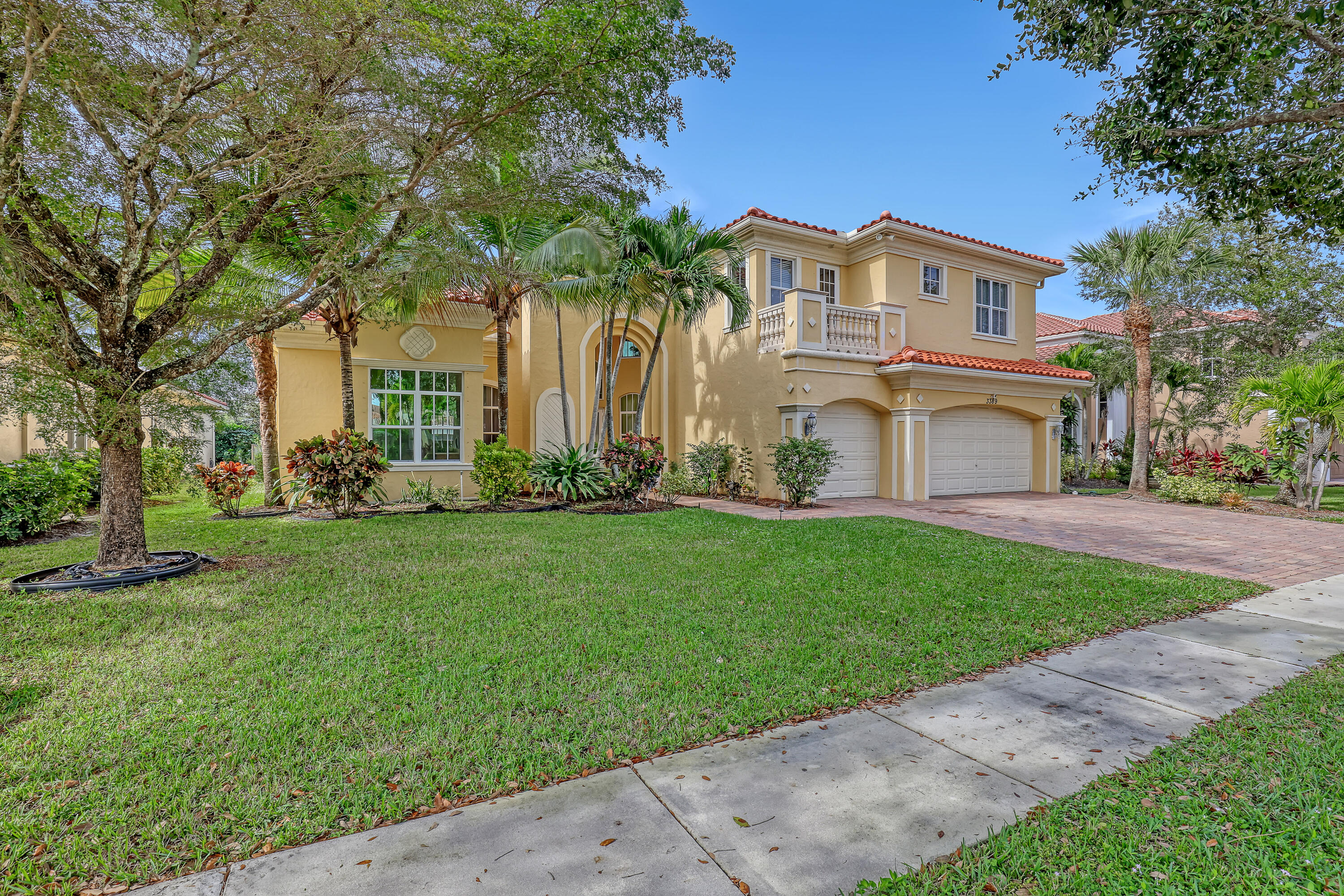 3389 Lago De Talavera — photo