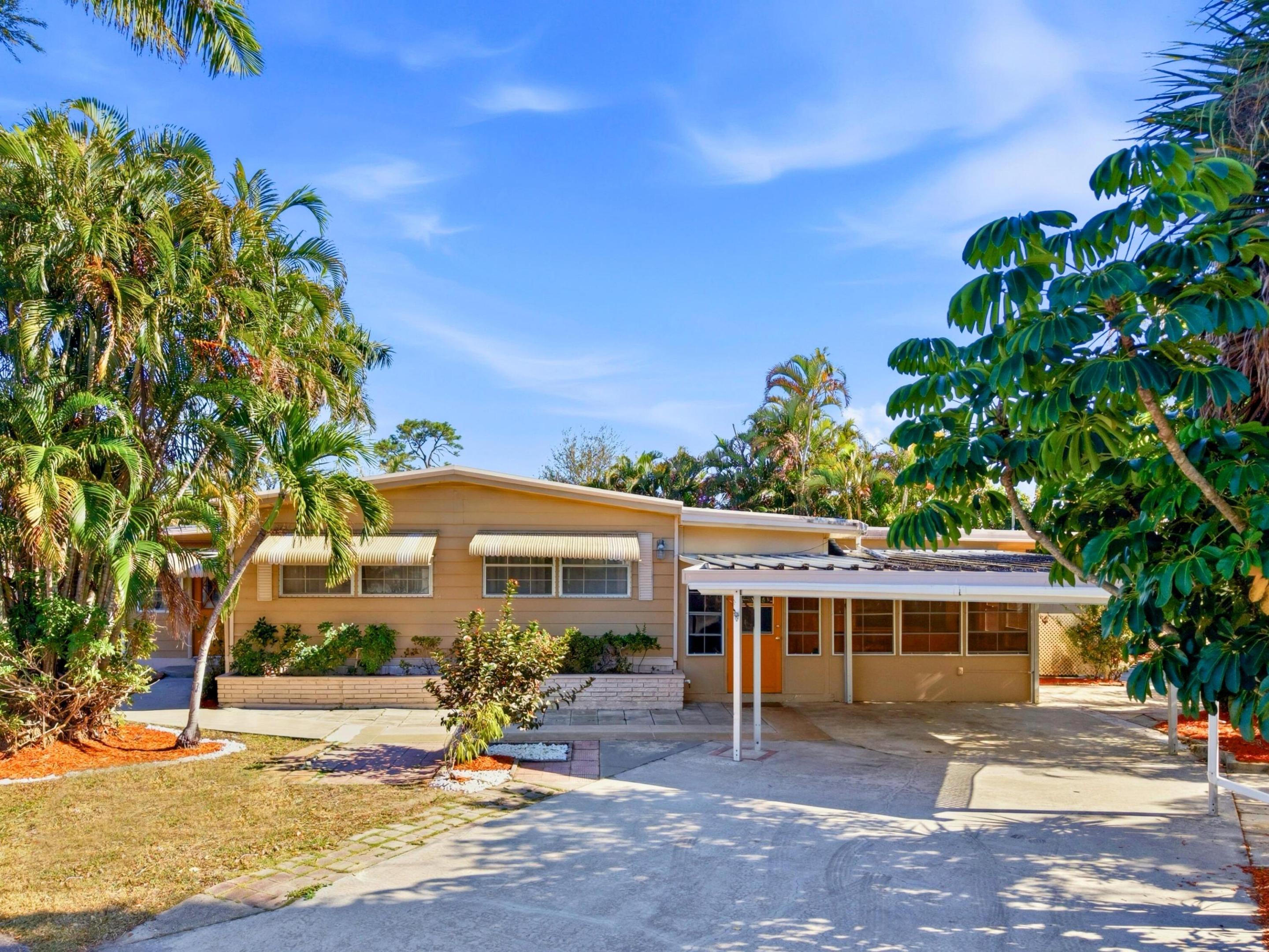 8903 Oak Street — photo