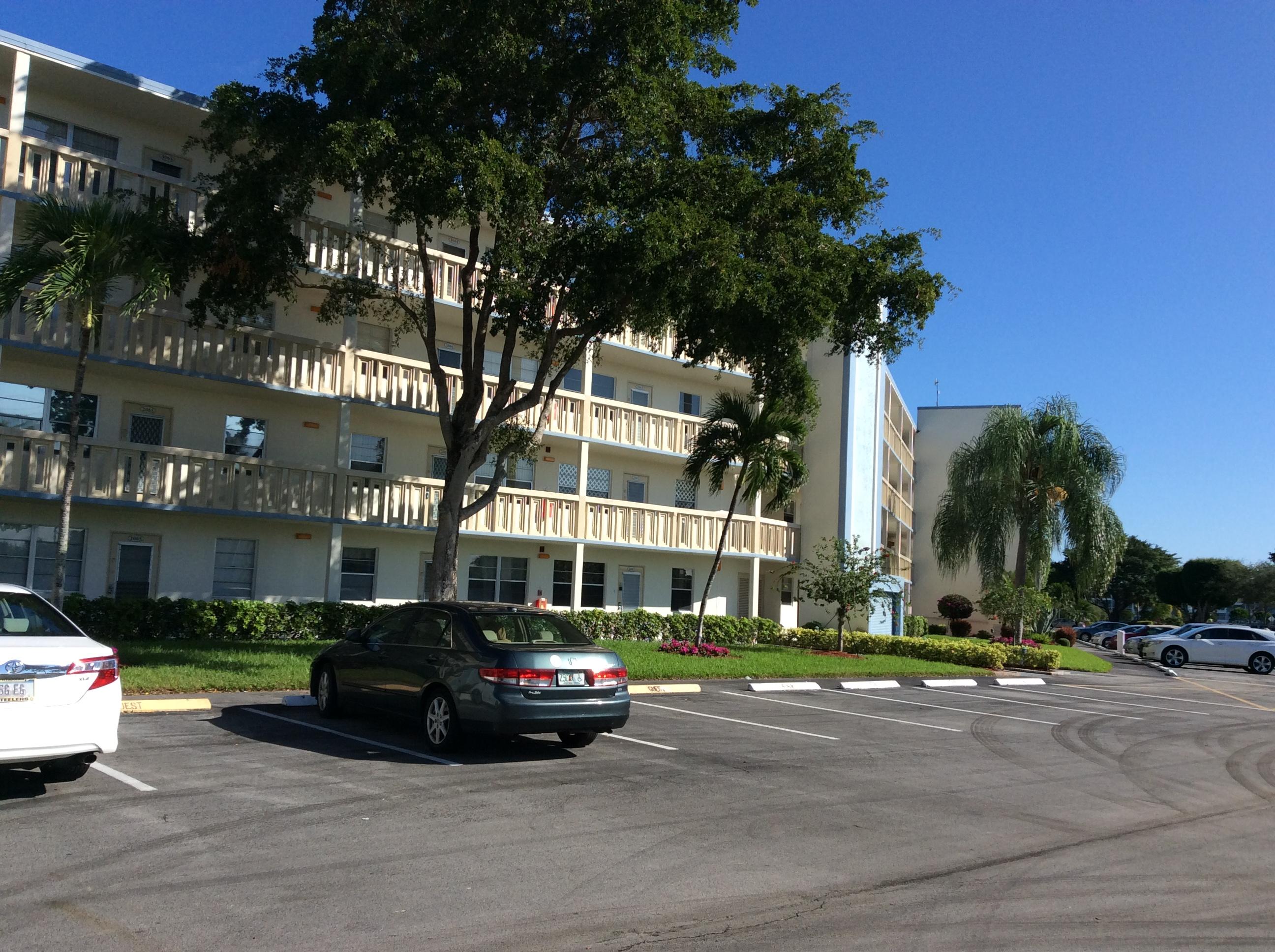 3063 Ainslie D — photo