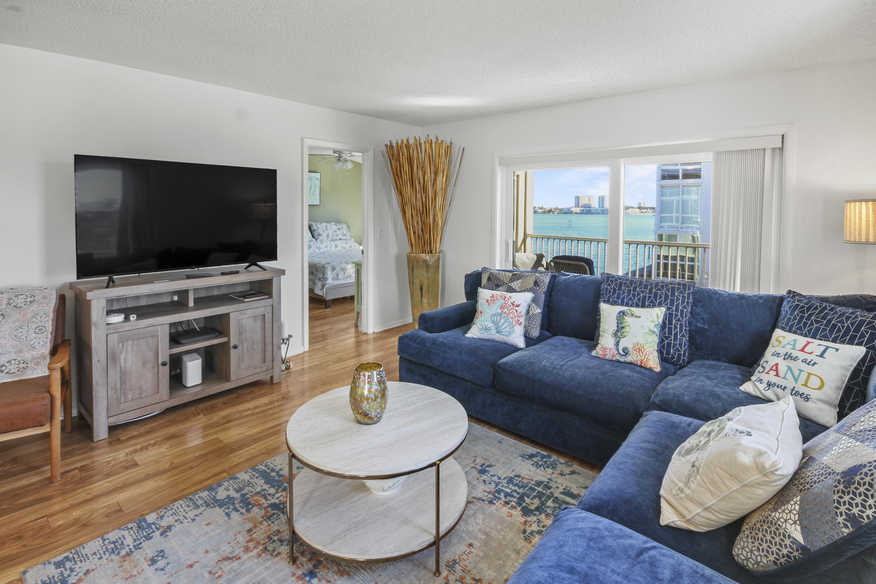 2936 Lake Shore Drive Unit 310 — photo