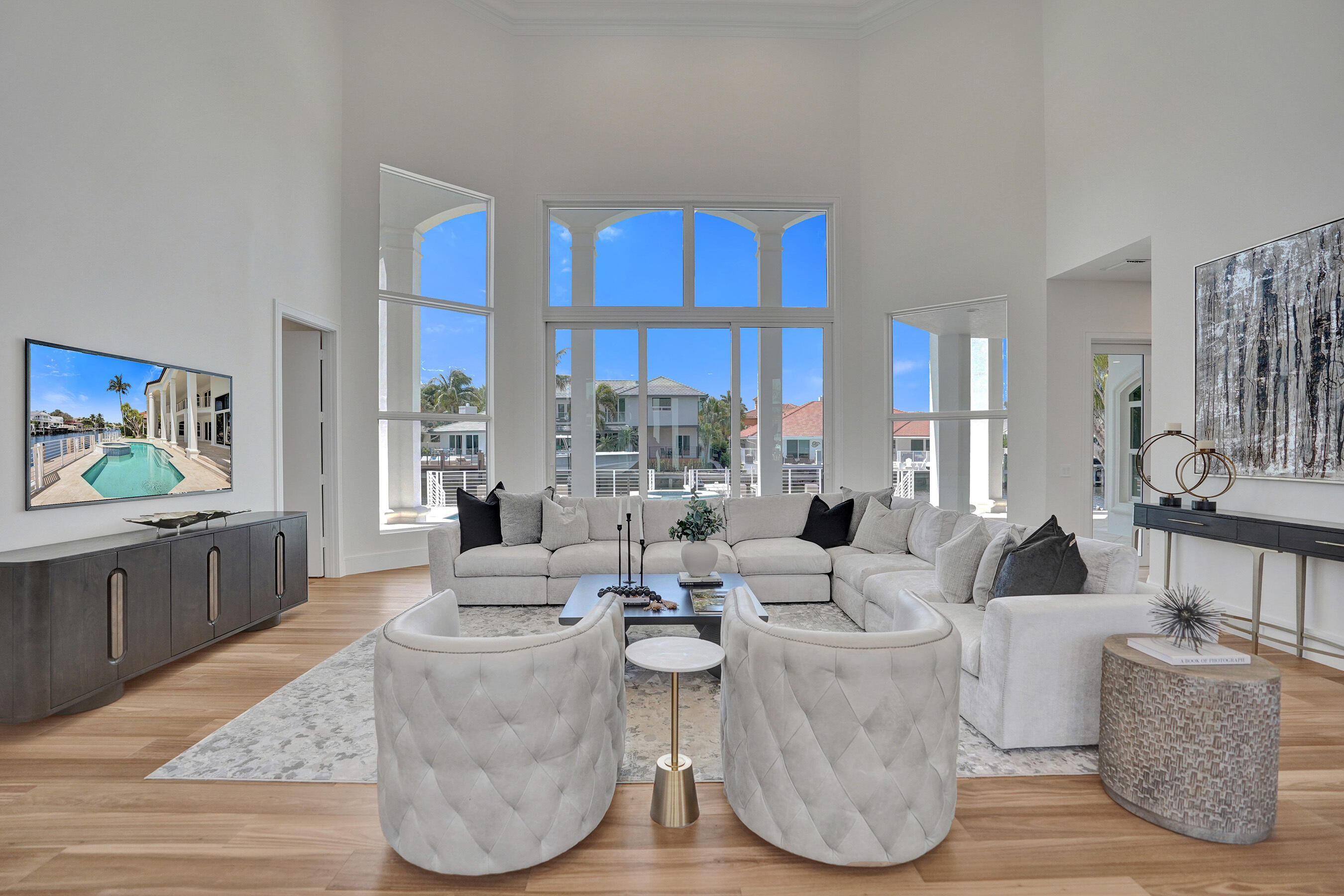 890 Lilac Drive — photo
