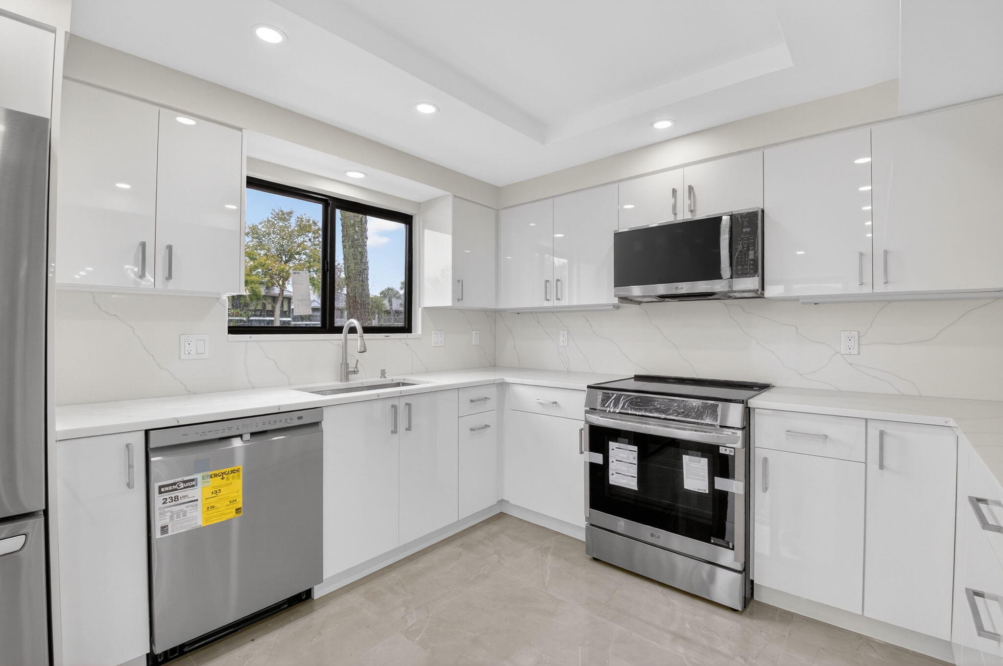 15350 Strathearn Drive 12501 — photo