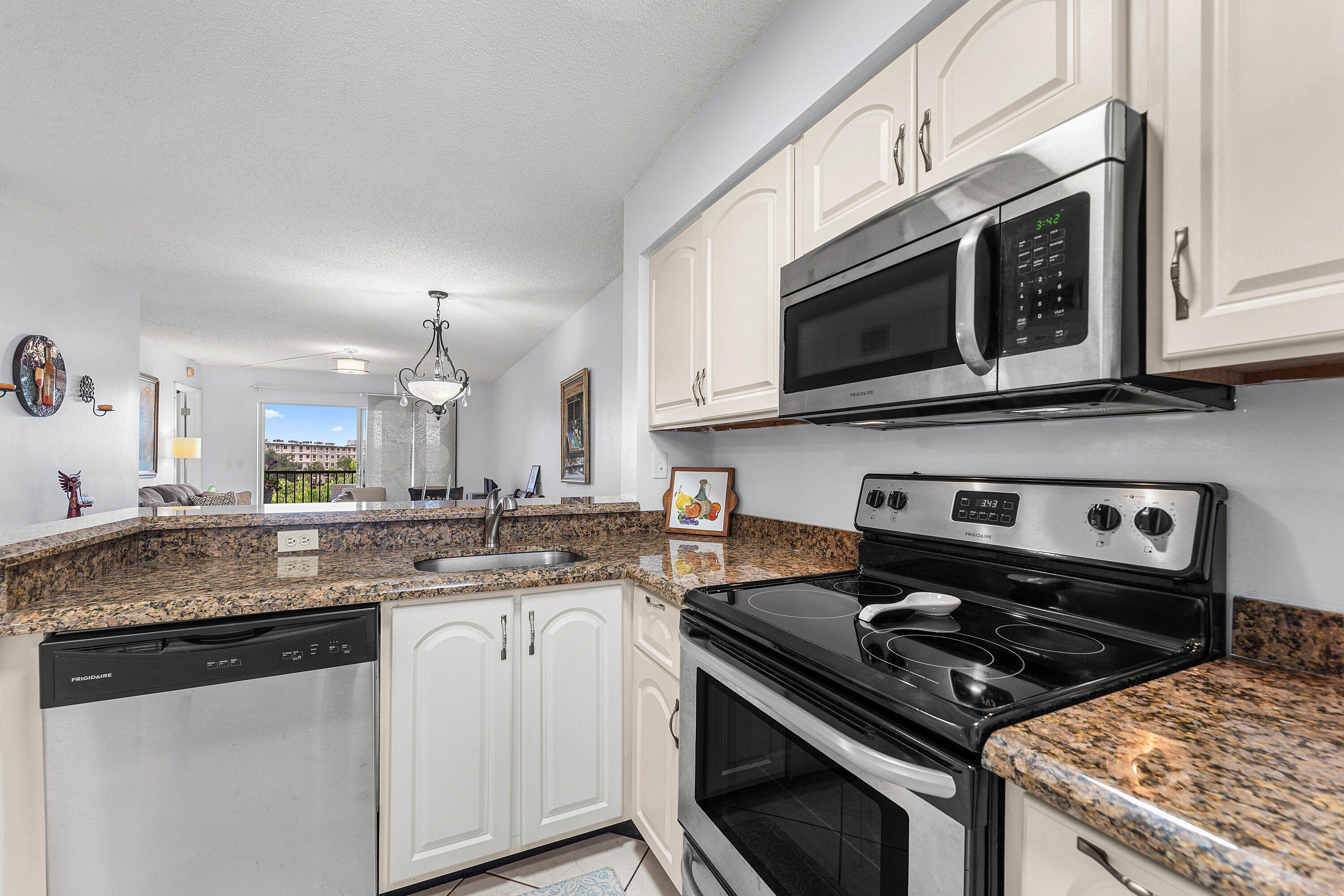 2222 N Cypress Bend Drive 403 — photo