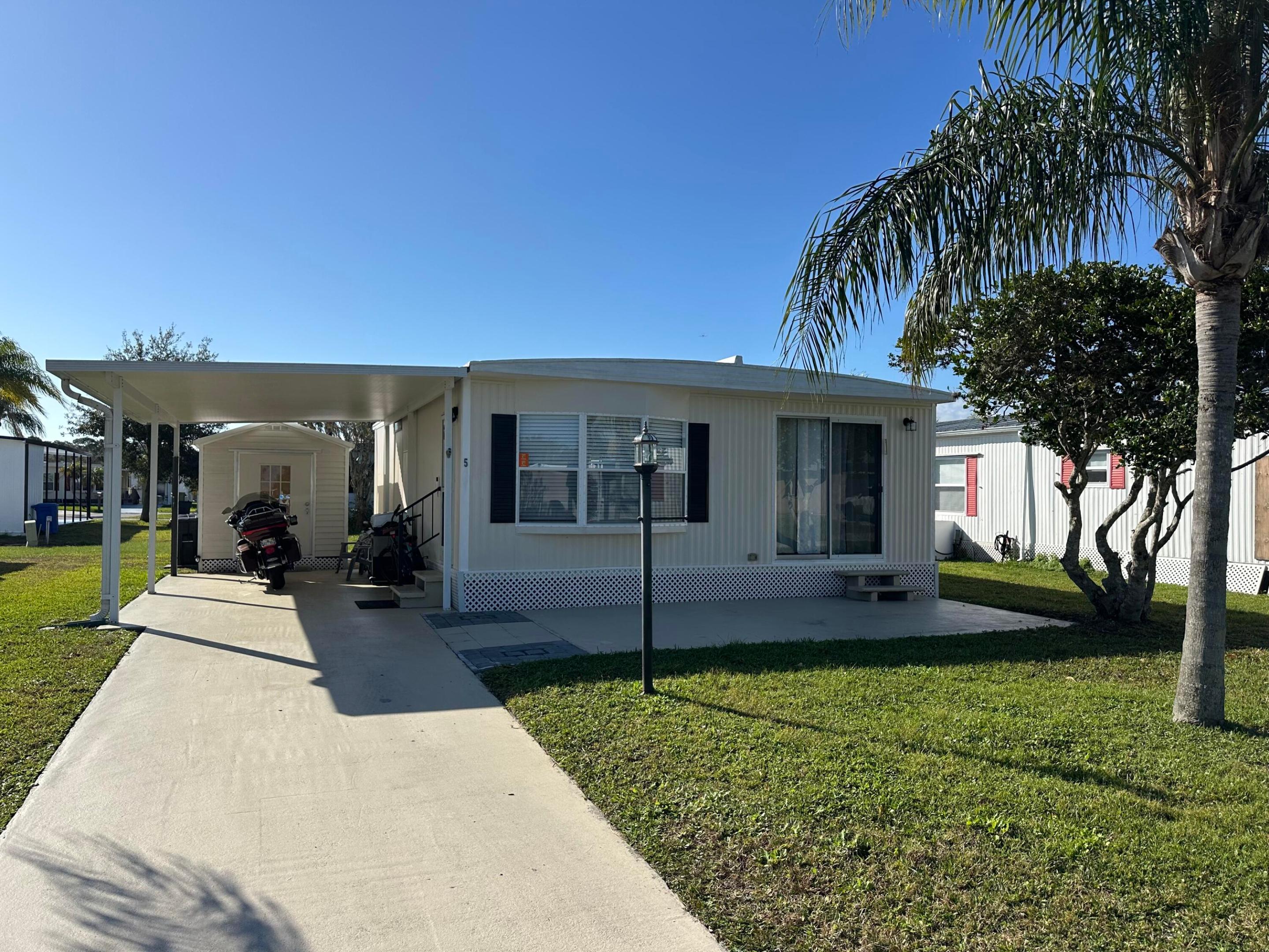 5 Universidad Lane — photo