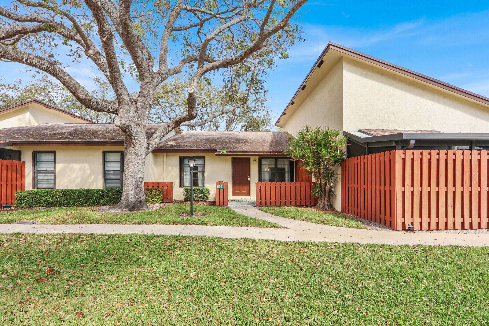 8091 SE Villa Circle — photo