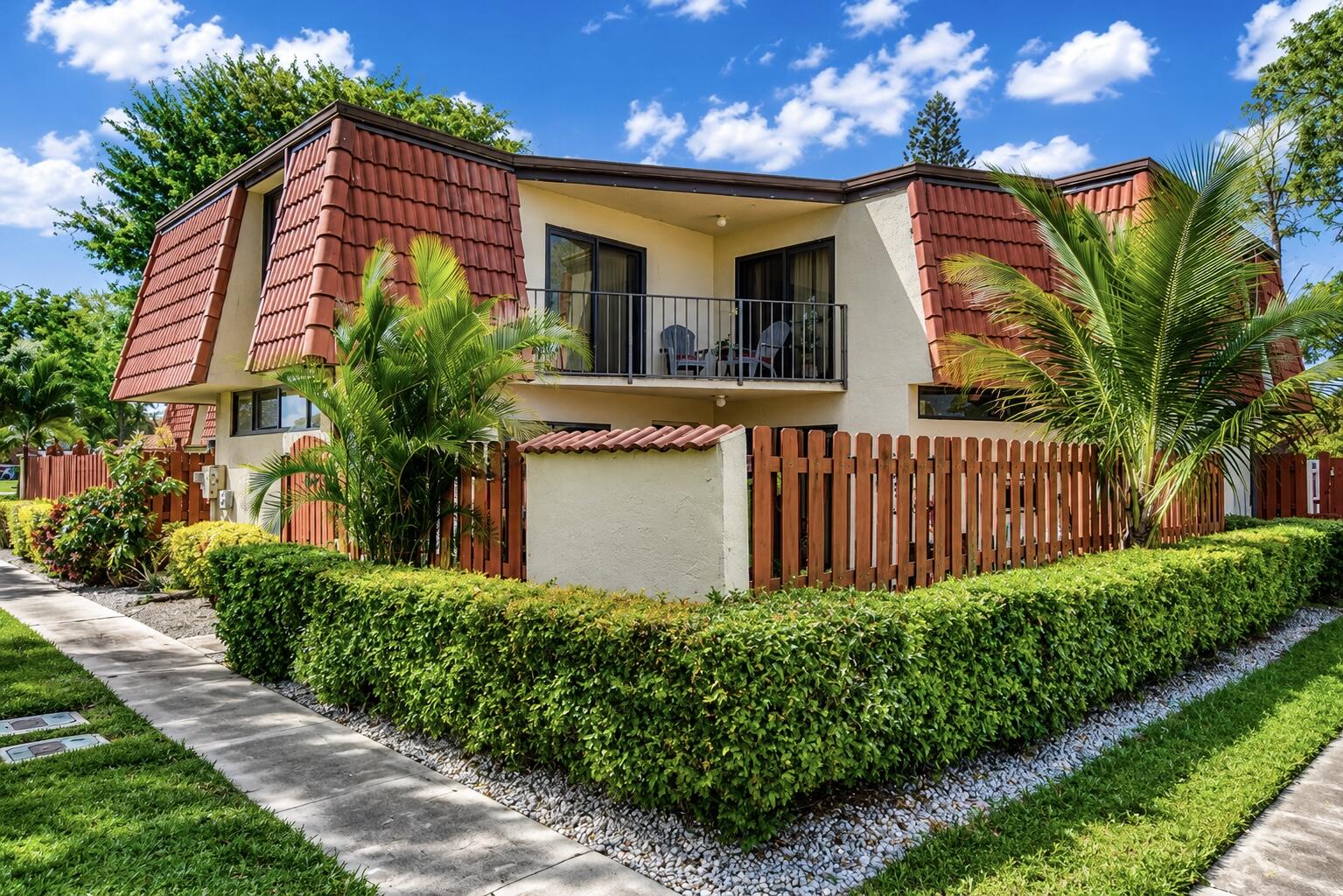 3838 Victoria Drive — photo