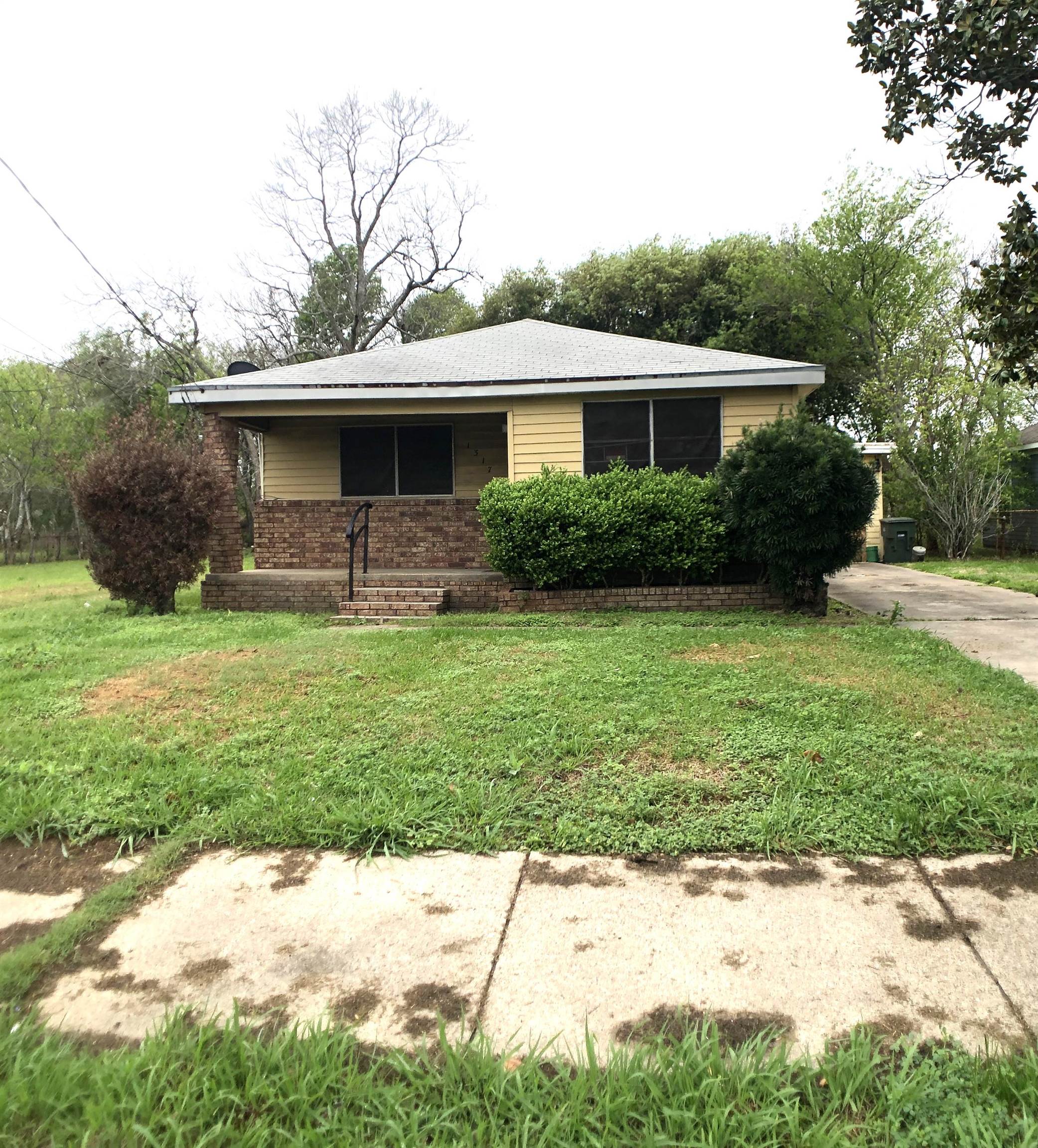 1317 Rev. Raymond Scott Avenue — photo