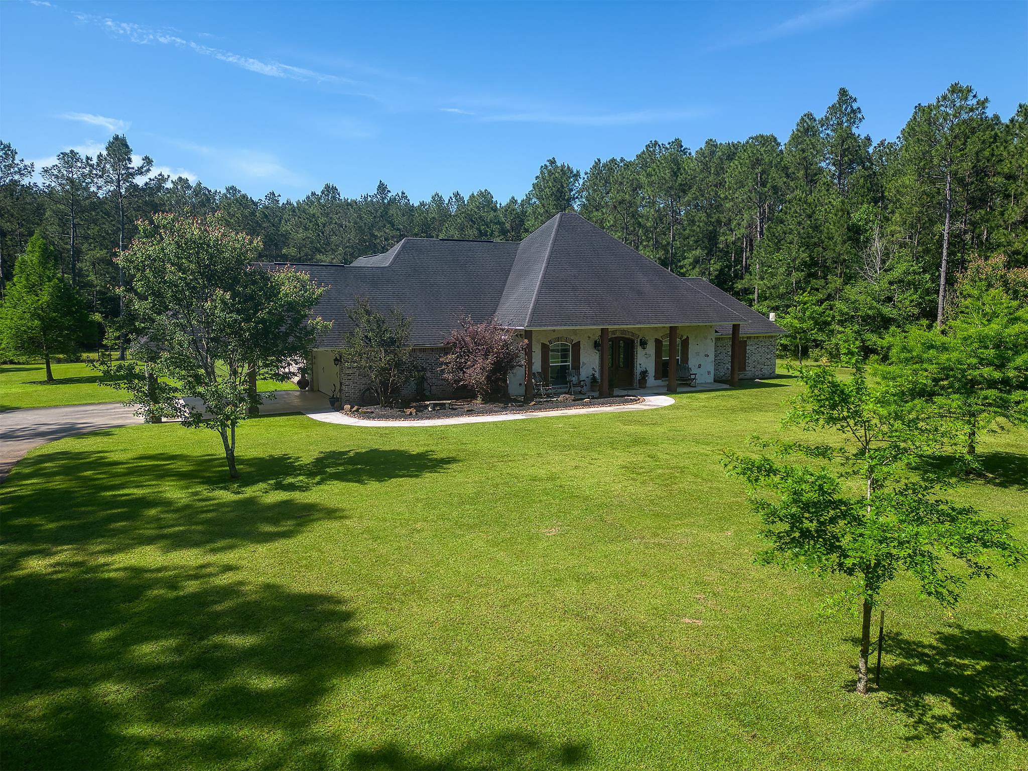 8203 Dakota Dr — photo