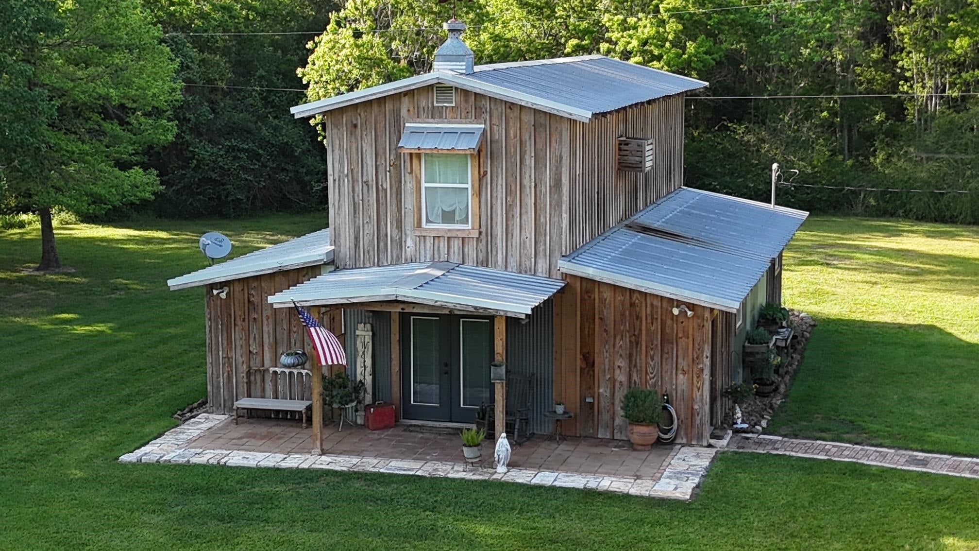 9402 IH 10 W — photo