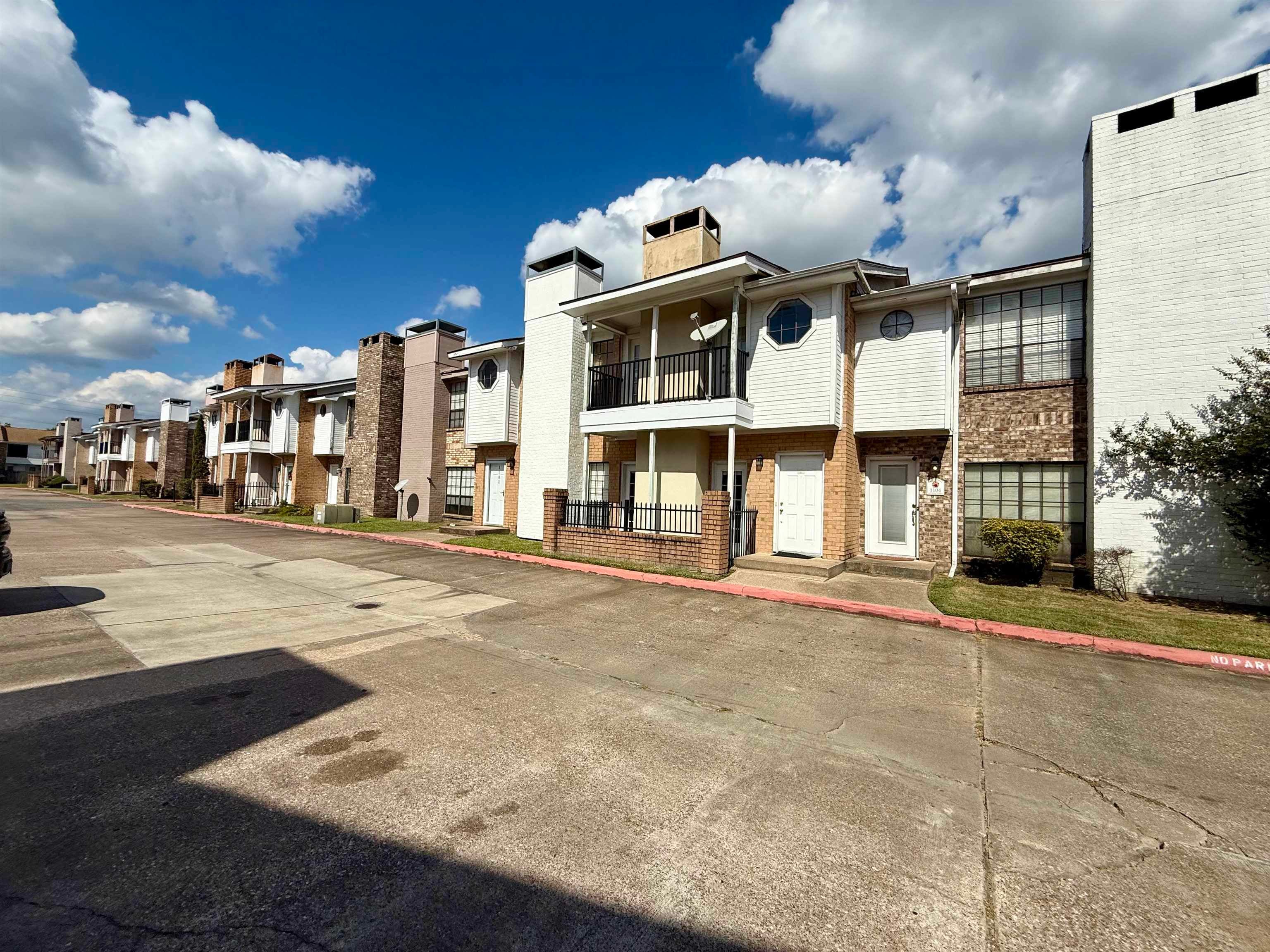 1620 Wellington Place, Unit 1101 — photo