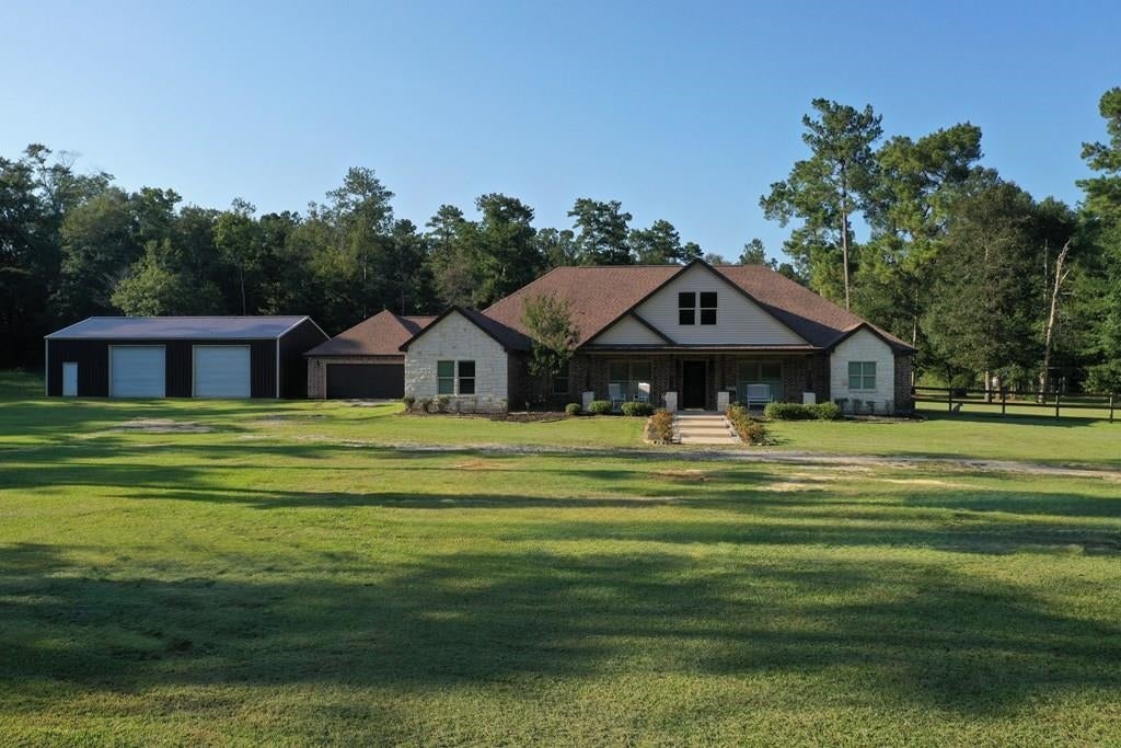 2210 FM 82 E — photo