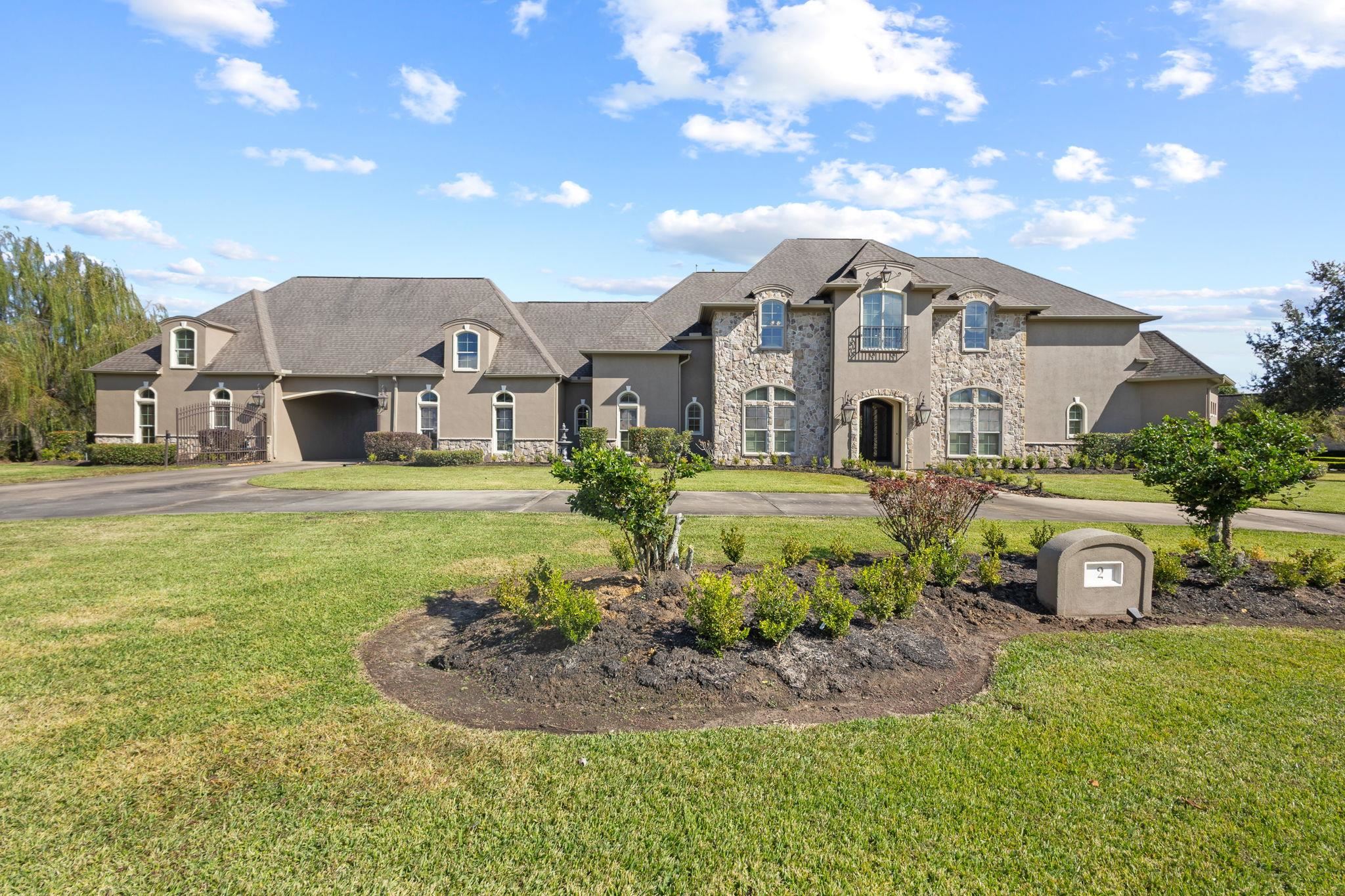 2 Estates of Montclaire — photo