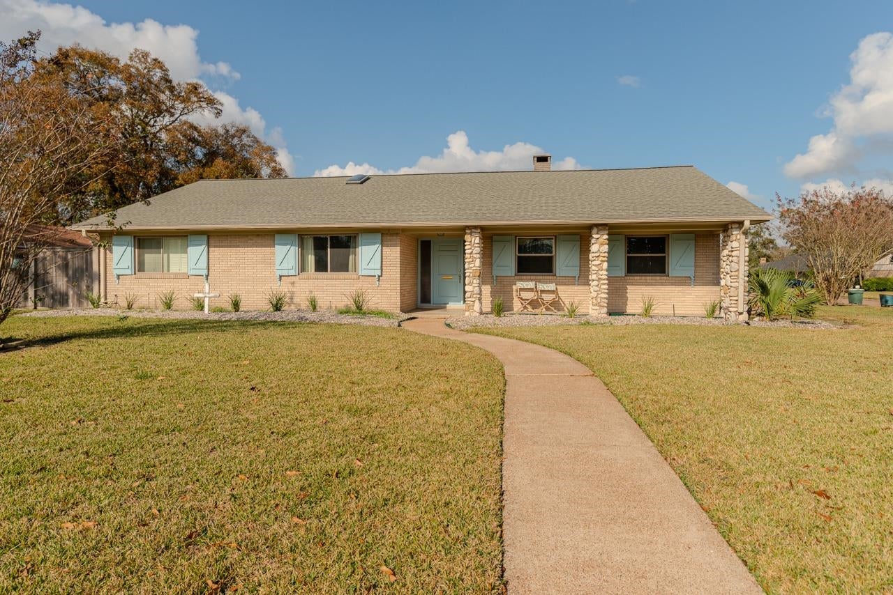 5710 Pickwick Lane — photo